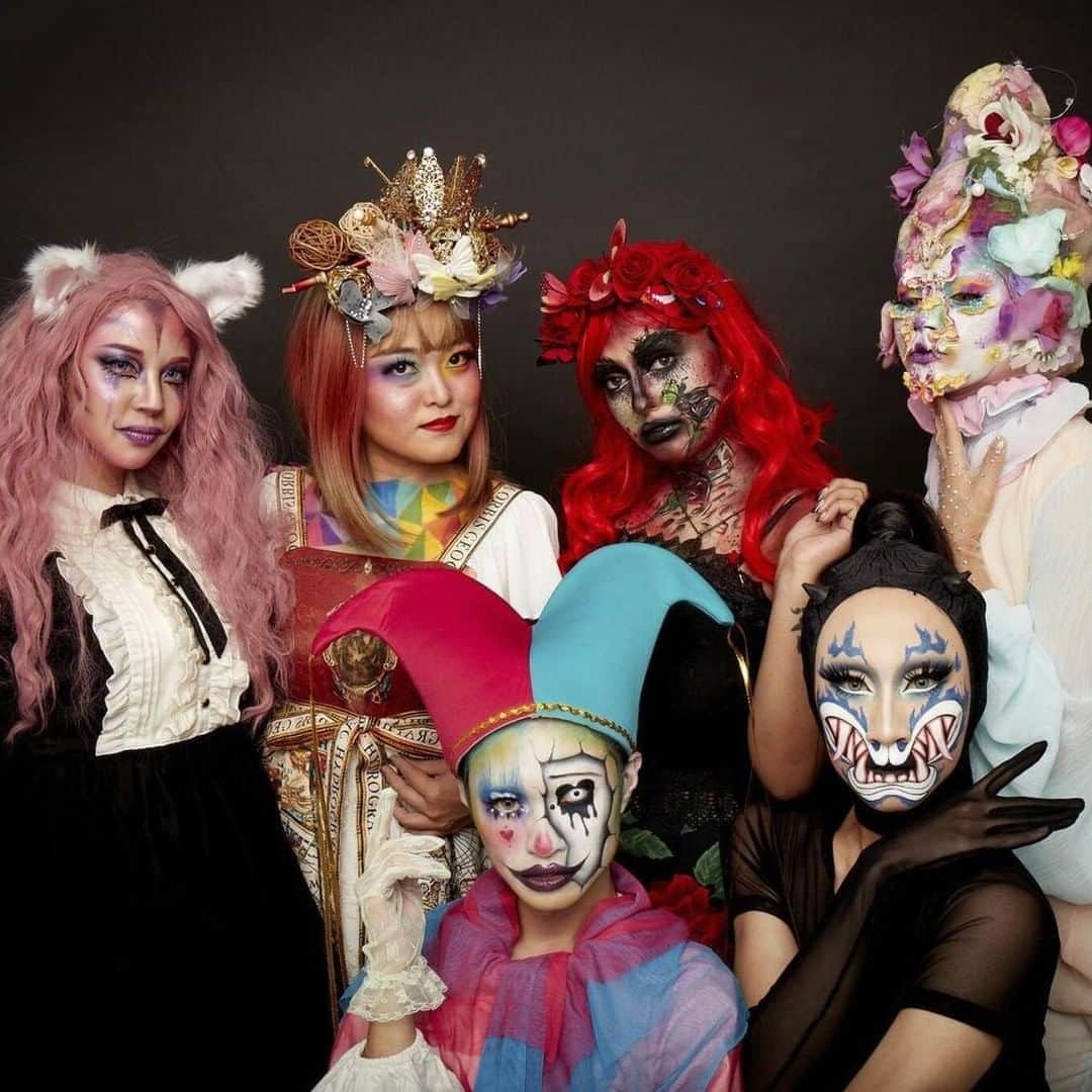 NYX Professional Makeup JPのインスタグラム：「． 【ハロウィンメイク🎃】 ． ． それぞれ好きな仮装やメイクに身を包んで思いっきりハロウィンを楽しもう💜 ． ． NYX Professional Makeupのアイテムを使ってあなたもハロウィンメイクに挑戦してみてくださいね✨ ． ．  #ハロウィンメイク #ハロウィン #ハロウィン仮装 #ハロウィン仕様 #ハッピーハロウィン #映えメイク #アイメイク #コスメ好き #コスメマニア #コスメフリーク #コスメ好きな人と繋がりたい #海外コスメ #メイク好き #メイクマニア #コスメ垢 #使い切りコスメ #コスメレビュー #美意識向上 #美活 #デパコス #プチプラ #LA #プロ #cosme #makeup #makeuplove #nyxprofessionalmakeup #nyxcosmeticsjp #halloween #halloweenmake」