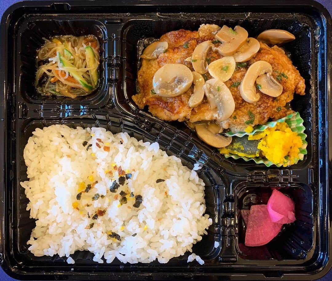 のインスタグラム：「お昼ごはん。 午後の部終了。 夜を待つ♪ #ロケご飯」