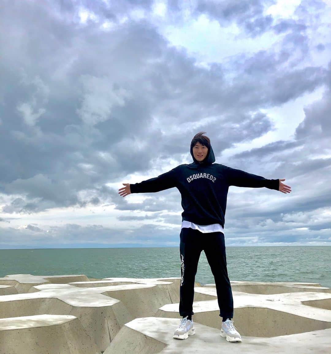 チョ・ヨンチョルのインスタグラム：「좋은기운팍팍🌬🌊」