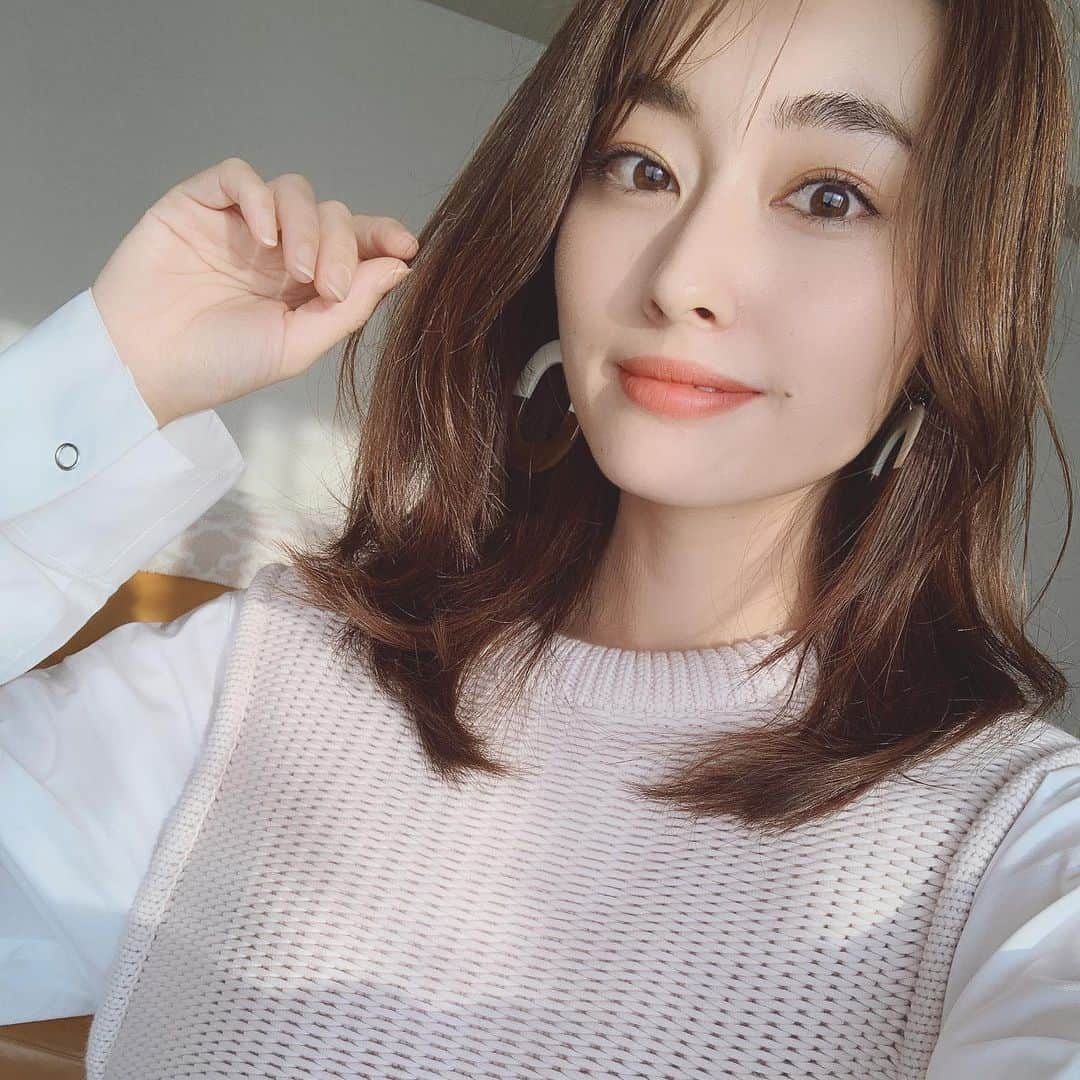 小祝麻里亜のインスタグラム：「晴れの日の西陽☀️ どんな加工アプリのフィルターよりも、美肌に盛れまする。 ． ． ． ＿＿＿＿＿＿＿＿＿＿ #selfie #instagood  #얼스타그램 #셀카 #셀카놀이 #셀카타임 #셀카샷 #셀피 #셀카그램 #얼스타그램」