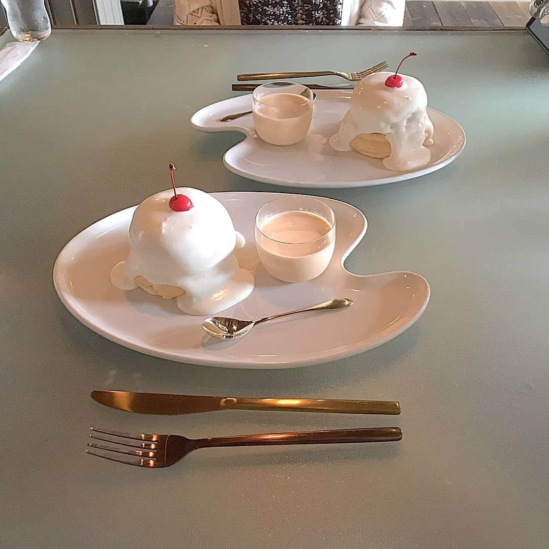 RiLiさんのインスタグラム写真 - (RiLiInstagram)「. ちょこんとのったさくらんぼがかわいい🍒 札幌のカフェ『ファフィたまごのパンケーキ g-plus』で ふわふわのパンケーキを楽しんで🐵❤ . . 写真は @___m_ka さん💕 ． . ❣ ❣ ❣ ❣ ❣ アプリやSNSで掲載させていただくお写真募集中😘📸 かわいいコーデやアイテム、注目スポットなどが撮れたら、#rili_tokyo  を付けて投稿❗ . #rili #秋  #パンケーキgplus #gplus #札幌カフェ #北海道カフェ #札幌パンケーキ #パンケーキ #スイーツ #カフェ巡り #おしゃれさんと繋がりたい」10月30日 16時00分 - rili.tokyo