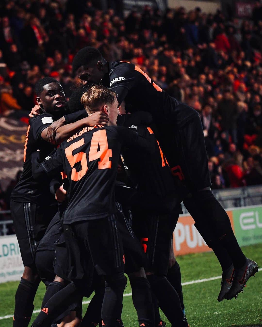 マンチェスター・ユナイテッドさんのインスタグラム写真 - (マンチェスター・ユナイテッドInstagram)「Our #MUAcademy lads just keep rising to the challenge! 💪 #MUFC」10月30日 7時31分 - manchesterunited