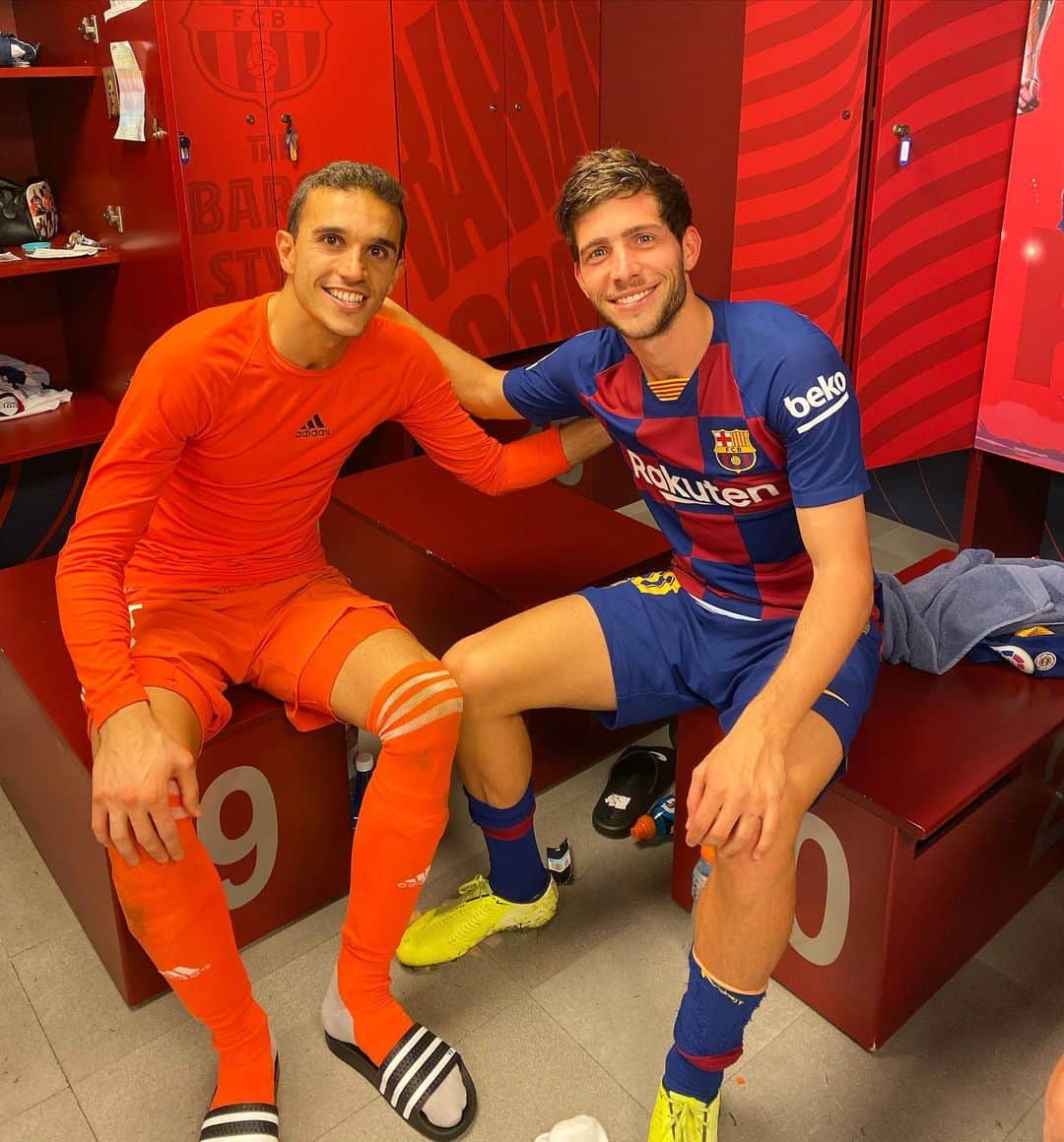 セルジ・ロベルトのインスタグラム：「Content de veure’t germà!! 🤜🏼 Molta sort per tota la temporada!!」