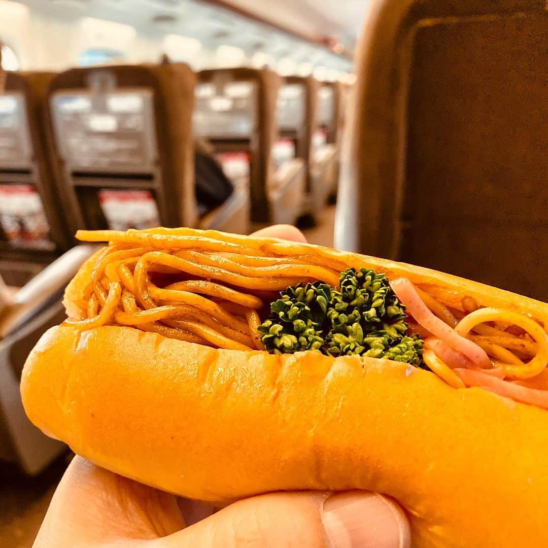 柳家三之助さんのインスタグラム写真 - (柳家三之助Instagram)「シャカタクを聴きながら 早朝焼きそばパンなう。」10月30日 7時59分 - sannosuke