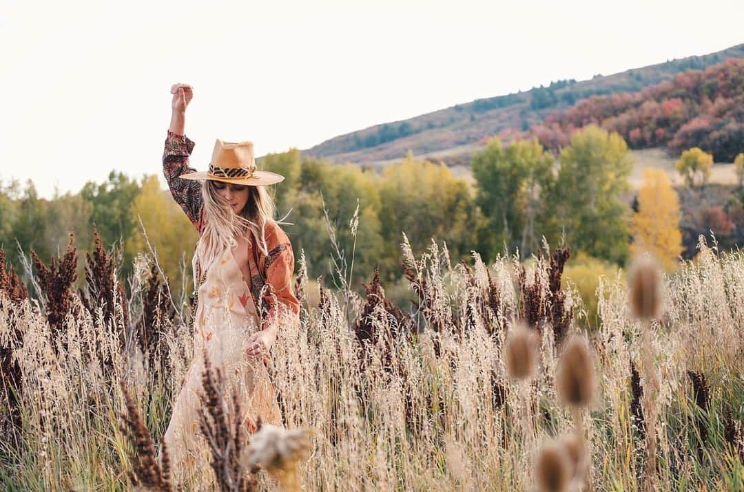 アシュリー・ハートのインスタグラム：「When do You feel most Free?」