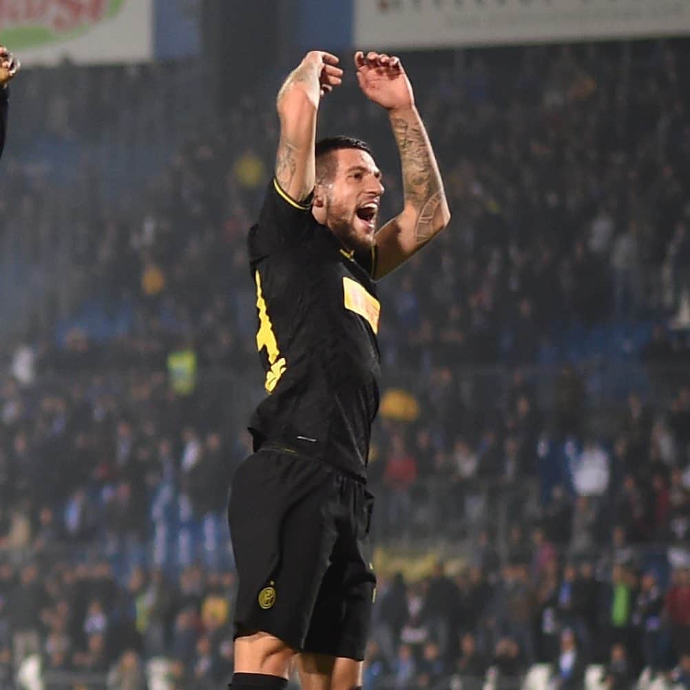 クリスティアーノ・ビラーギのインスタグラム：「Chiedimi se sono felice #inter #amala @inter ⚫️🔵」