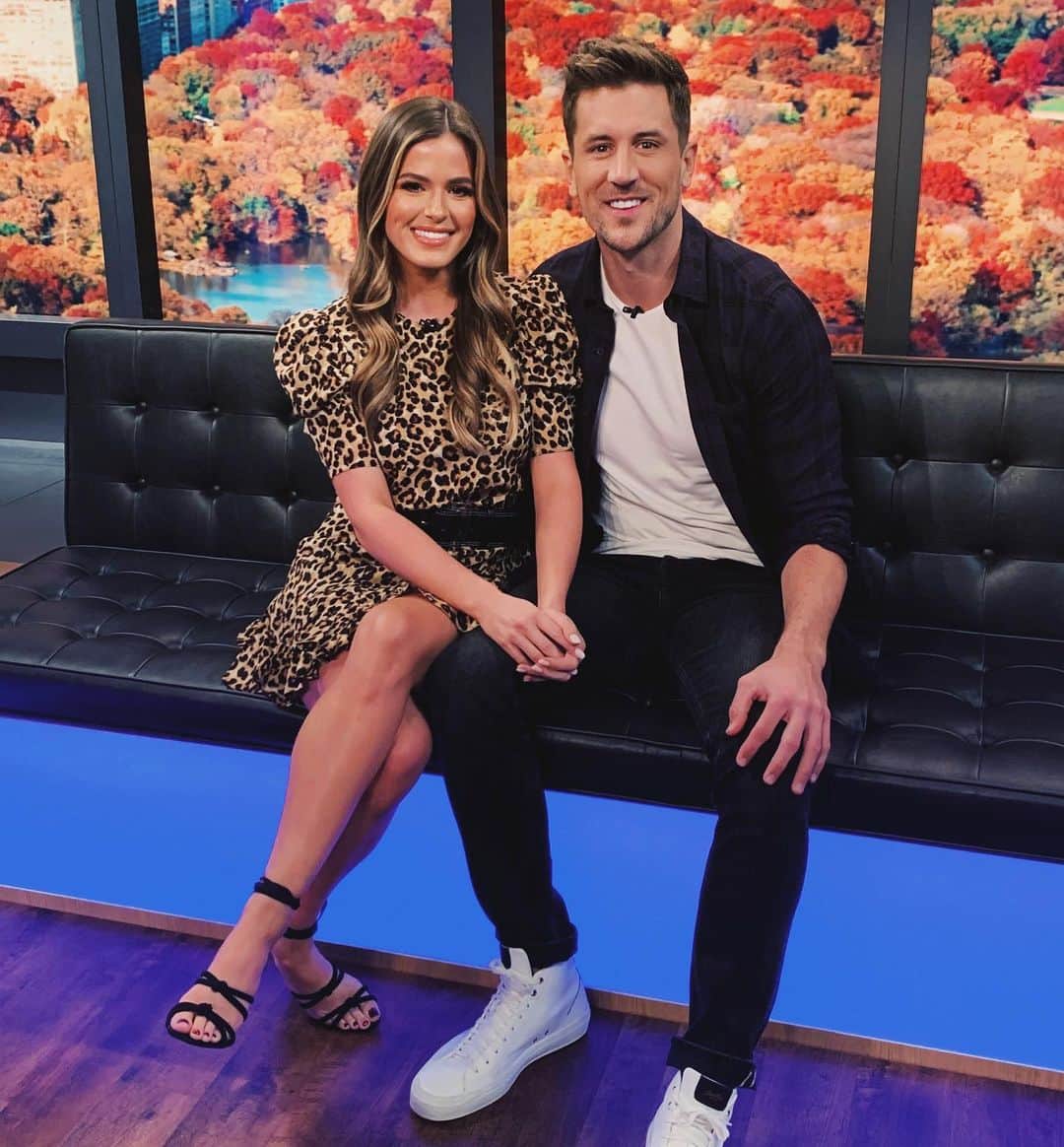 ジョジョ・フレッチャーのインスタグラム：「Press Day numero uno complete! ... but also, is my ankle ok? 👀」