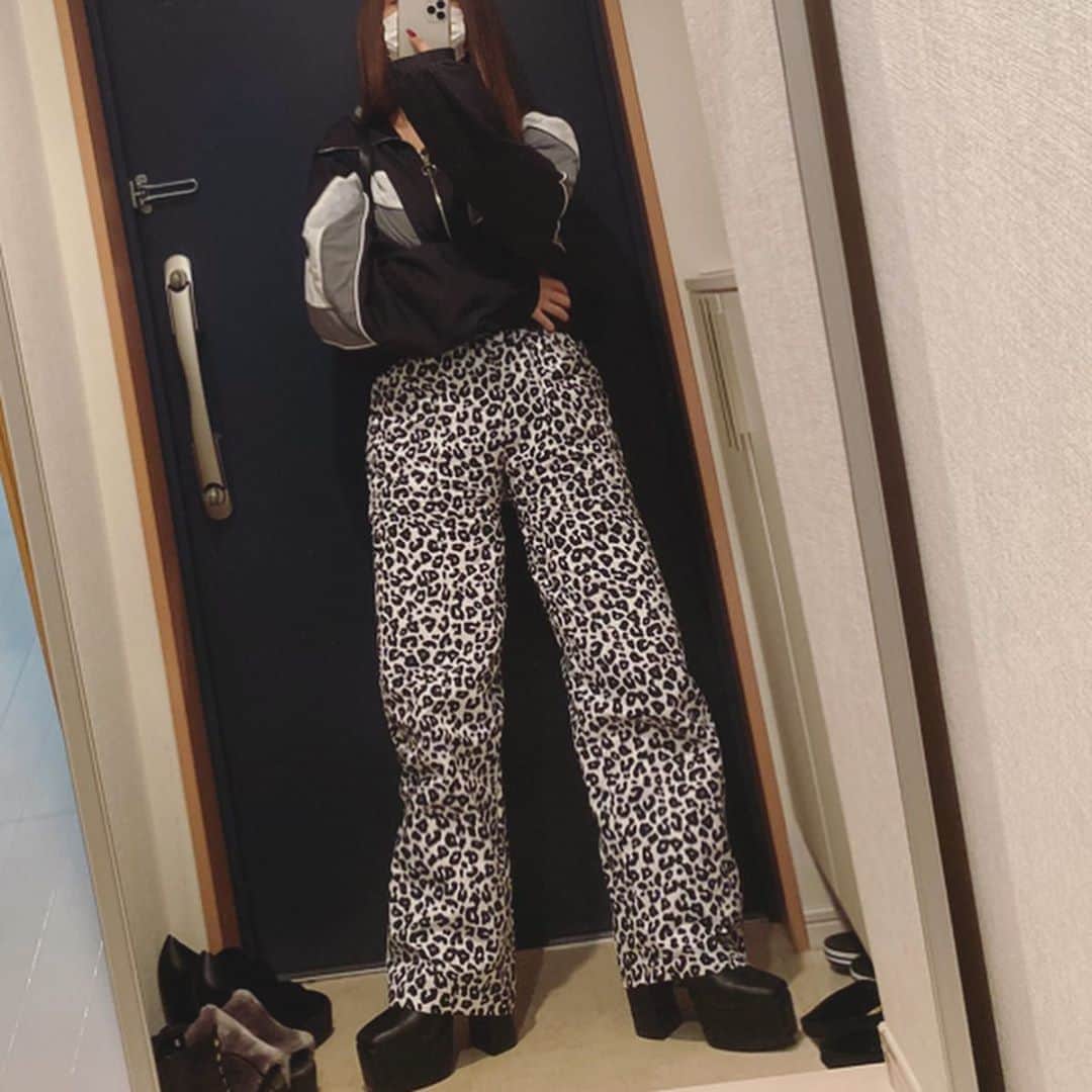 歩乃華（ほのらん）のインスタグラム：「🖤」