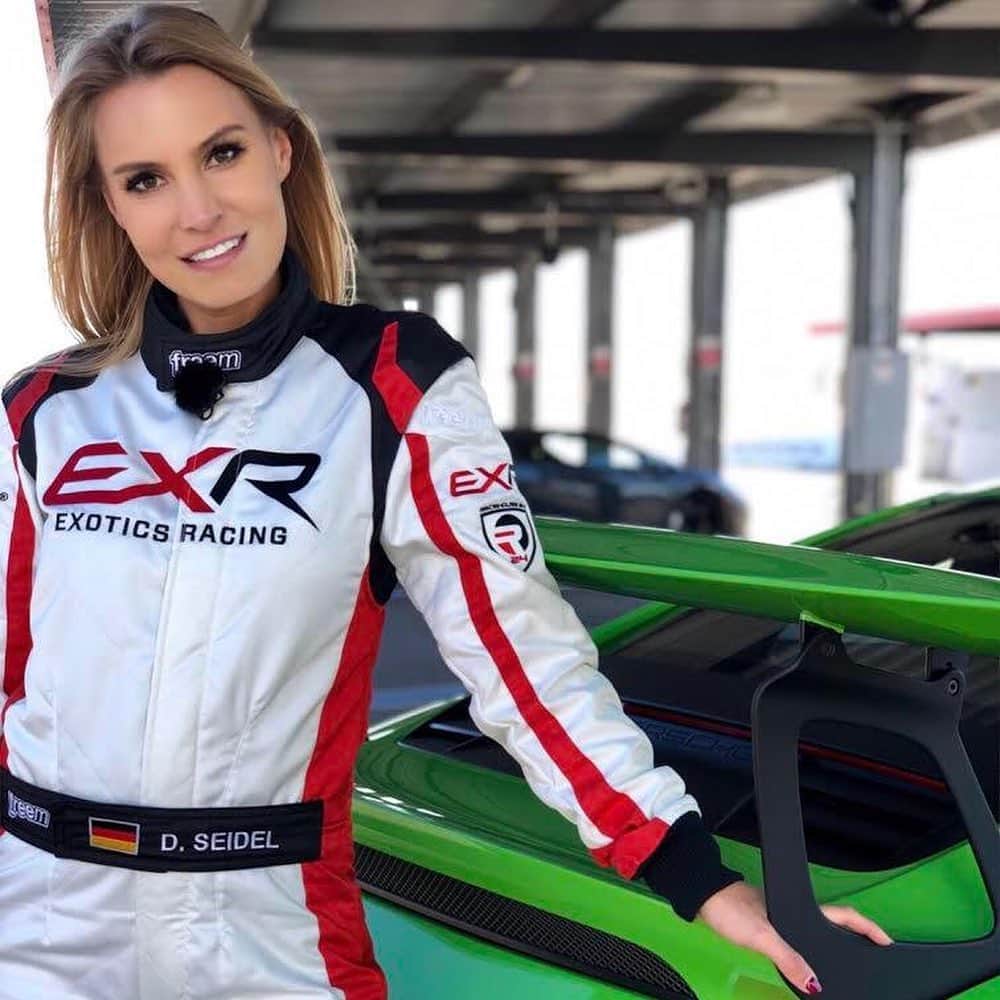 CarsWithoutLimitsさんのインスタグラム写真 - (CarsWithoutLimitsInstagram)「Meet Doreen Seidel, top female race car driver and playmate of the year! Follow her @doreenseidel  #carswithoutlimits」10月30日 10時06分 - carswithoutlimits