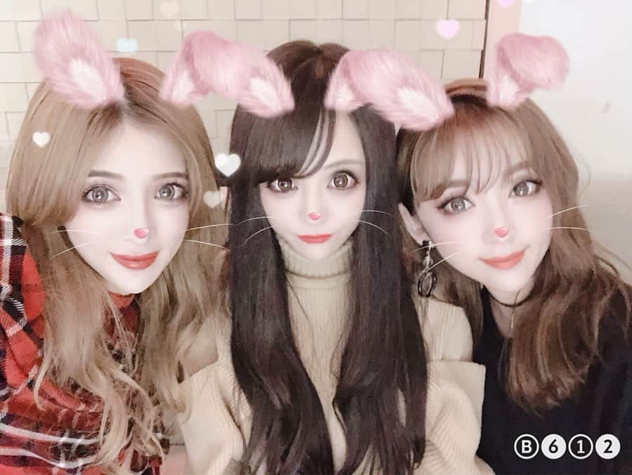 桜井莉菜さんのインスタグラム写真 - (桜井莉菜Instagram)「ハロウィンの時期ですねー🎃 みんなはもう何か仮装しましたか？？ 昨日は、Dazzyの下井さん @shimoi_dazzy のバースデーパーティ行ってきたよ㊗️🎊 下井さん途中から裸だし、シャンパンでビショビショで、一緒に写真撮れる状態ではなかったから、まさかの主役との写真無し🤣w さやかとかなちゃんと3人でご飯した後みんなと合流したよん❤️ パーティの出し物←？の 目の前で見るセロのマジックが凄すぎて鳥肌ヤバかった🤦🏼‍♀️🤦🏼‍♀️🤦🏼‍♀️ セロ元々好きだったけど実物もめちゃカッコよくてもっと好きになった🙋‍♀️🖤 さ。 今から撮影行ってきまーす🚶‍♂️✨ #ハロウィン#コスプレ#バースデー#セロ#マジック#もはや魔法」10月30日 10時06分 - rina__sakurai