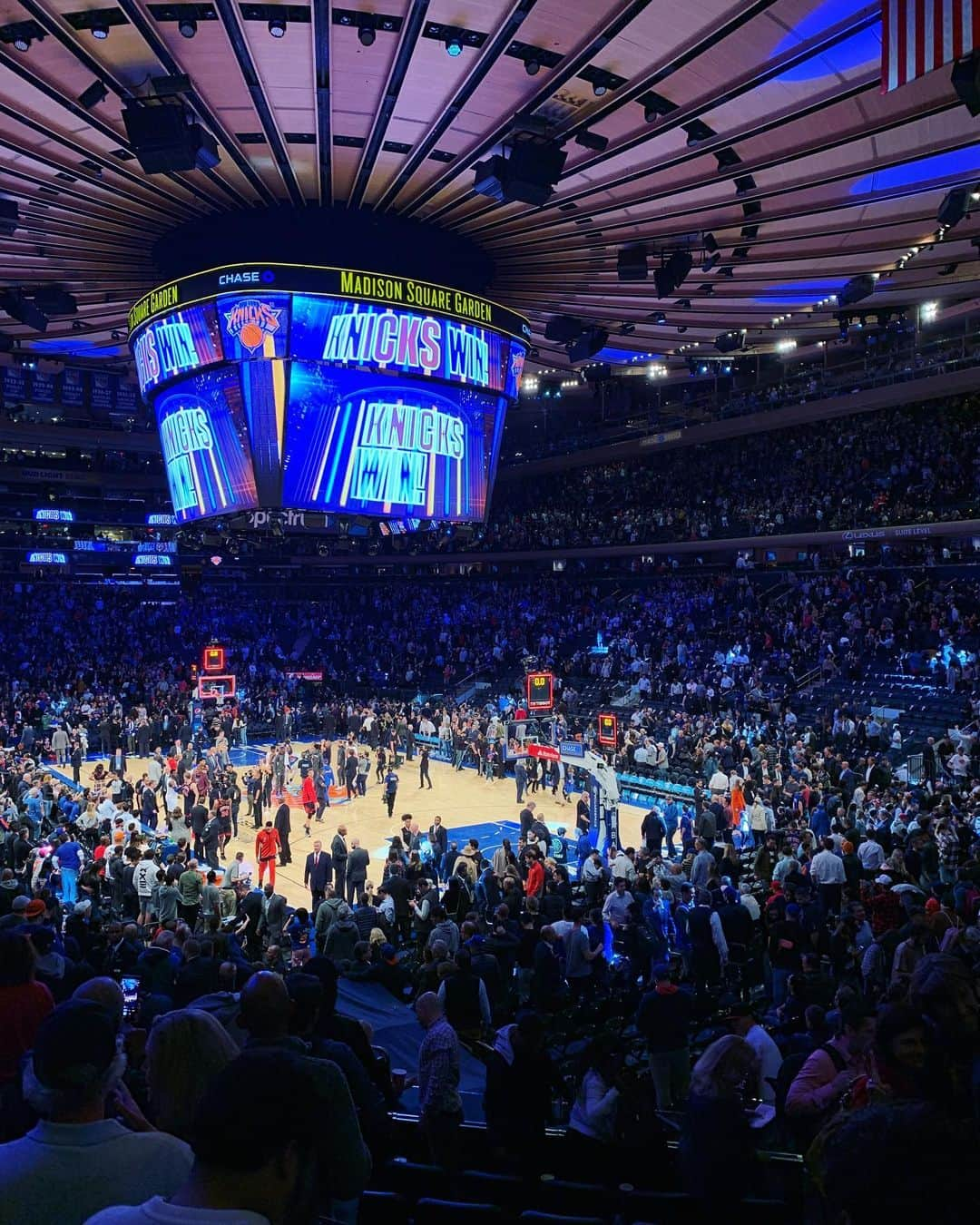 木下ココさんのインスタグラム写真 - (木下ココInstagram)「KNICKS vs BULLS!!! #nba #knicks #madisonsquaregarden  #ココ旅 #ny #ニューヨーク」10月30日 10時11分 - cocot_chan