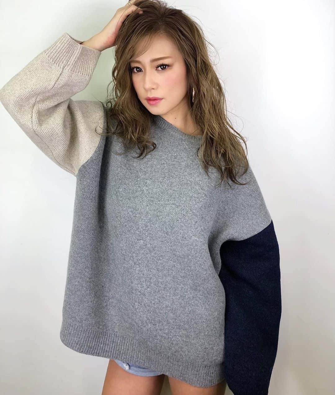 長谷川唯のインスタグラム：「・ ・ 秋っぽいカラーにしてもらったよん🌾はい、もう満足しかないです🧡🧡　@daiking.t ありがとう👌🏻✨ ・ ・ トリートメント、ヘッドスパもしてもらってスッキリ😌✨ ・ ・ #カラーリング #me #color #stylinghair #haircolor #ヘアカラー #hair #thankyou」