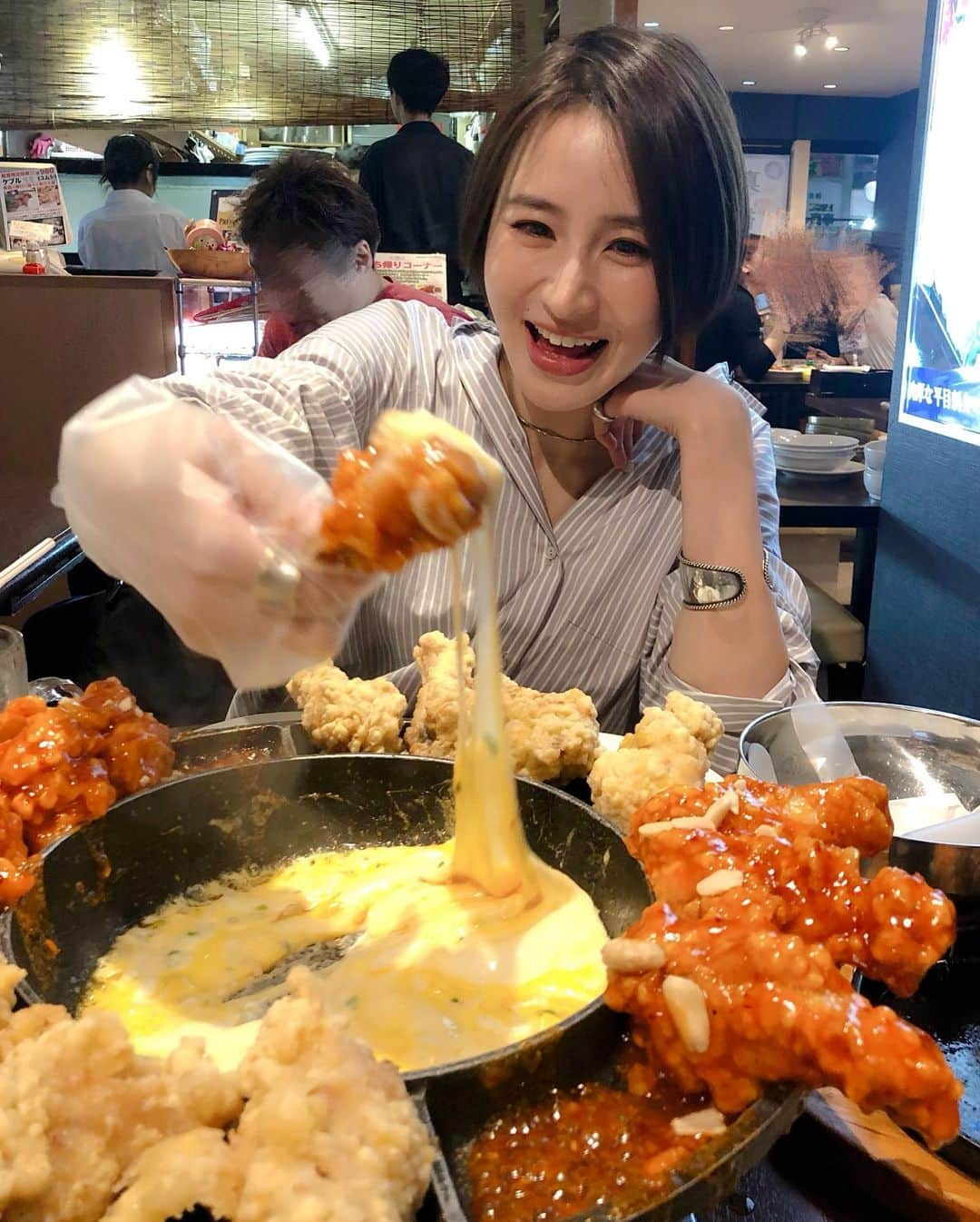 寒川綾奈さんのインスタグラム写真 - (寒川綾奈Instagram)「韓国料理が一番好き❤️ #UFOチキン　#ufoチキンフォンデュ  #新大久保　#韓国料理　#후라이드 치킨　#치즈　#芝士　#炸鸡 #韩国料理」10月30日 10時22分 - sogawaayana