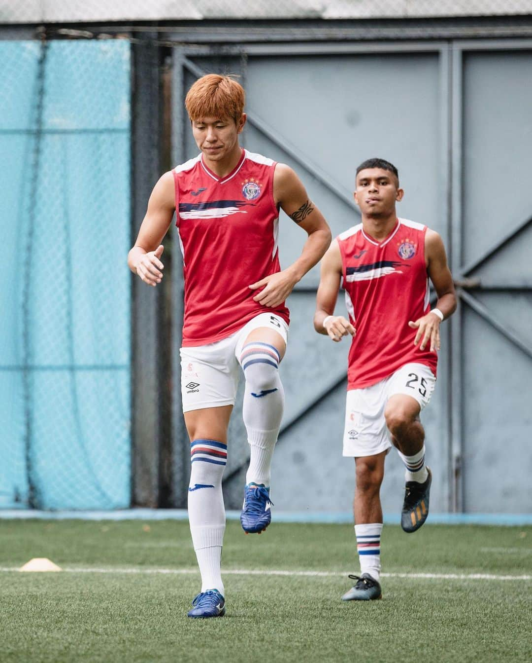 福田健人さんのインスタグラム写真 - (福田健人Instagram)「Semi-Final 2nd leg tonight⚽️🏆 Pls come on down to support us🙏 ・ ・ ⏰: 19:45pm 🏟: jurong east stadium 📸: @najywan ・ ・ 2点差以上で勝てば決勝 1点差の勝ちは延長orPK戦 引き分け・負けは3決へ」10月30日 10時35分 - kento_fukuda_5