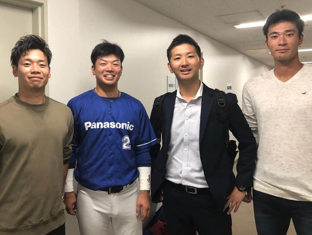 藤谷洸介さんのインスタグラム写真 - (藤谷洸介Instagram)「昨日Panasonicの試合見にいったけど 残念ながら負けてしまった！！ 最後に同期で久しぶりに写真撮った！  #日本選手権大会 #Panasonic #同期 #久々の4人」10月30日 10時40分 - kousuke_fujitani