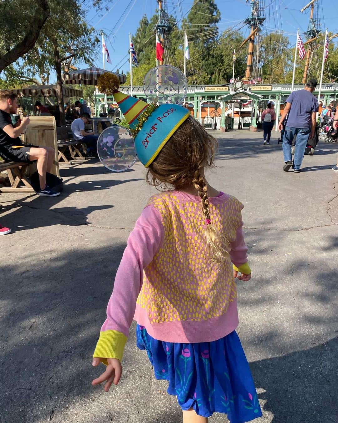 レイチェル・ビルソンのインスタグラム：「This is 5. Happy Birthday to my entire universe. ❤️」