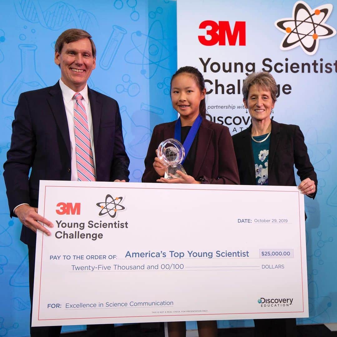 3M（スリーエム）さんのインスタグラム写真 - (3M（スリーエム）Instagram)「Congratulations to Kara Fan, America’s Top #YoungScientist of 2019! Click the link in bio to learn more about her winning 3M Young Scientist Challenge invention. 👩🏻‍🔬🧫🦠」10月30日 10時45分 - 3m