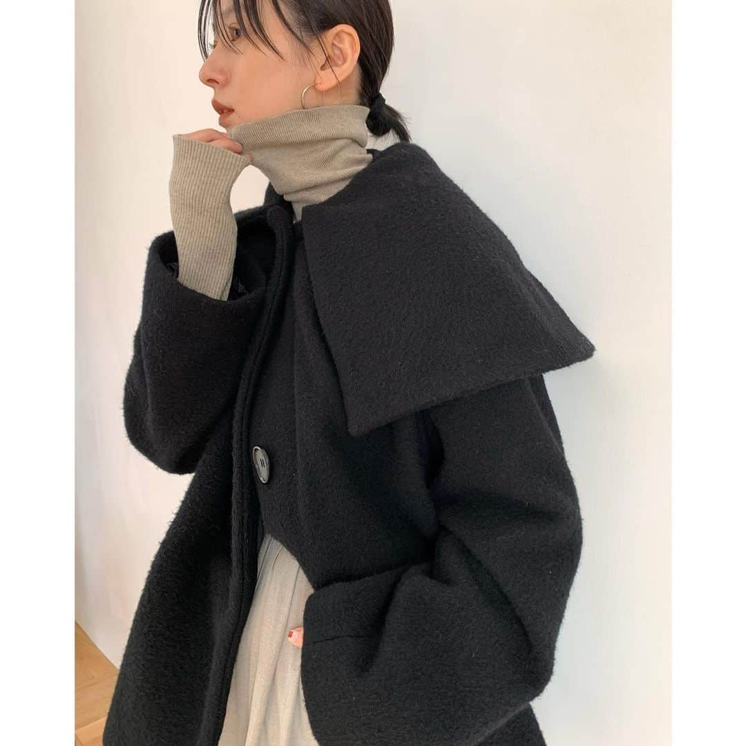 clane_officialさんのインスタグラム写真 - (clane_officialInstagram)「■NEW ARRIVAL  11月6日(水)発売の19AW新作アイテムをご紹介。 . ケープビッグカラーがポイントのフレアコート。 ショートコートなので様々な着方が楽しめます。 ✔︎BIG COLLAR FLARE COAT ¥52,000+tax #CLANE#クラネ」10月30日 11時10分 - clane_official