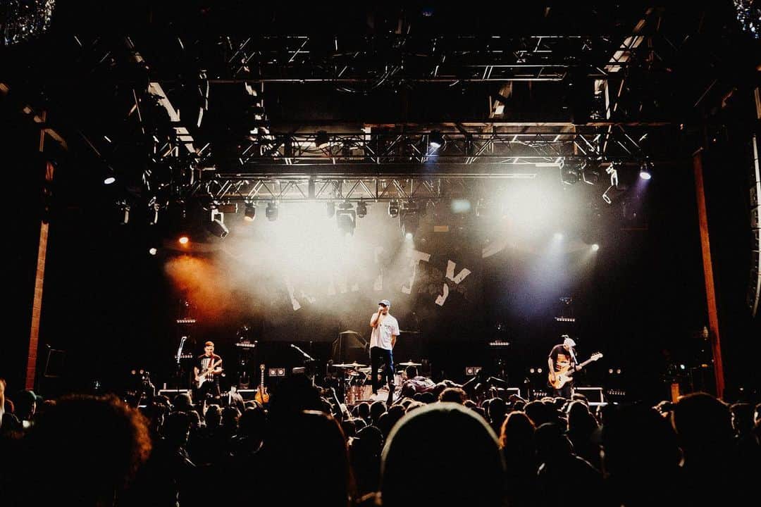 The Amity Afflictionさんのインスタグラム写真 - (The Amity AfflictionInstagram)「Thank you, Philadelphia. Always a wild time. 📷 @xpeesx」10月30日 11時17分 - theamityaffliction