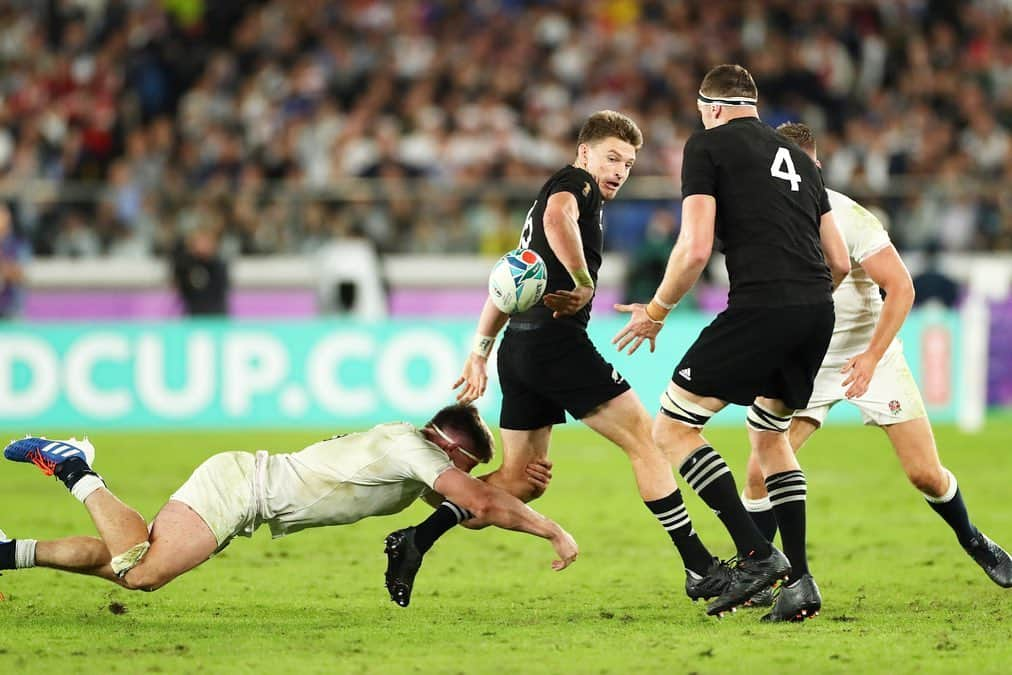 ボーデン・バリットさんのインスタグラム写真 - (ボーデン・バリットInstagram)「Absolutely gutted to fall short of what we wanted to achieve as a team. It's been unbelievable the support we've had throughout the @rugbyworldcup and since Saturday night. Thanks to all our great fans for riding the waves with us and continuing to stay on board. Credit to @owenfaz and his English men, you were too good on the night. Even though we aren't playing for the top prize I’m grateful to get another week in Japan with this special group @allblacks 🖤🇳🇿」10月30日 11時21分 - beaudenbarrett