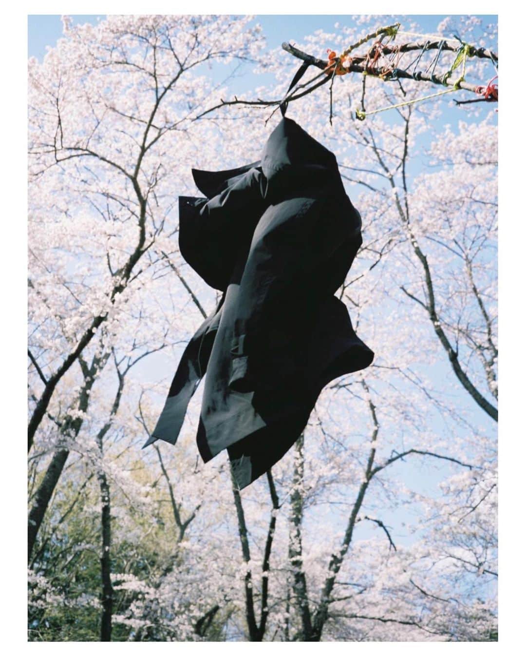 Shun Watanabeのインスタグラム：「@newsiancom coat  Photography by @hiroyukiseo66」