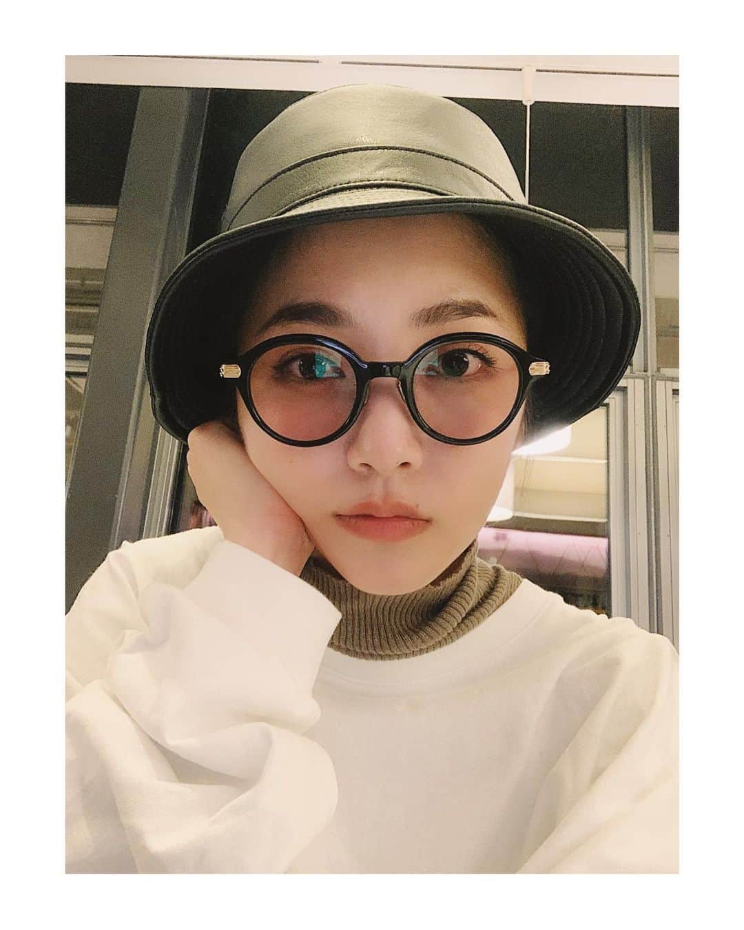 佐藤優津季のインスタグラム：「👀-💕 #hat#buckethat#ca4la  #glasses#kanekooptical#kanekomegane」