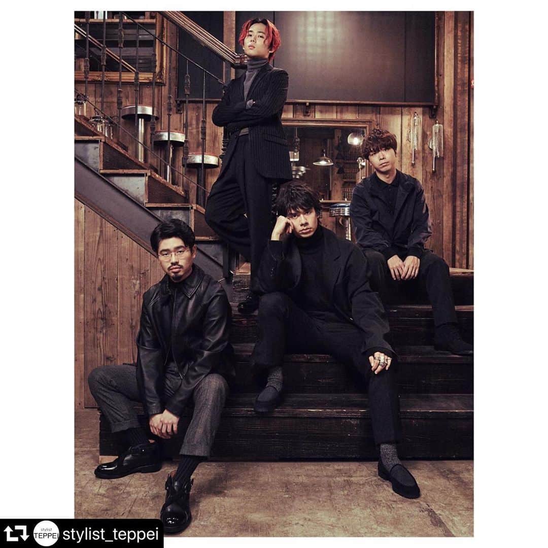 オカモトコウキのインスタグラム：「#repost @stylist_teppei ・・・ 雑誌ananにて。"男性の色気とは" オカモトズがこの話題について話し合い、活字になってる。それだけで面白いです。写真に関しても、普段あまり狙わない切り口なので新鮮な4人を捉えられた気がしております。ぜひご覧ください。/ styling for anan mag. Model: @okamotos_official, Photo: @miyakenph, Hair&Make: @go_takakusagi, Styling: TEPPEI, Stylist assistant: Keisuke Morita #okamotos @anan_mag」