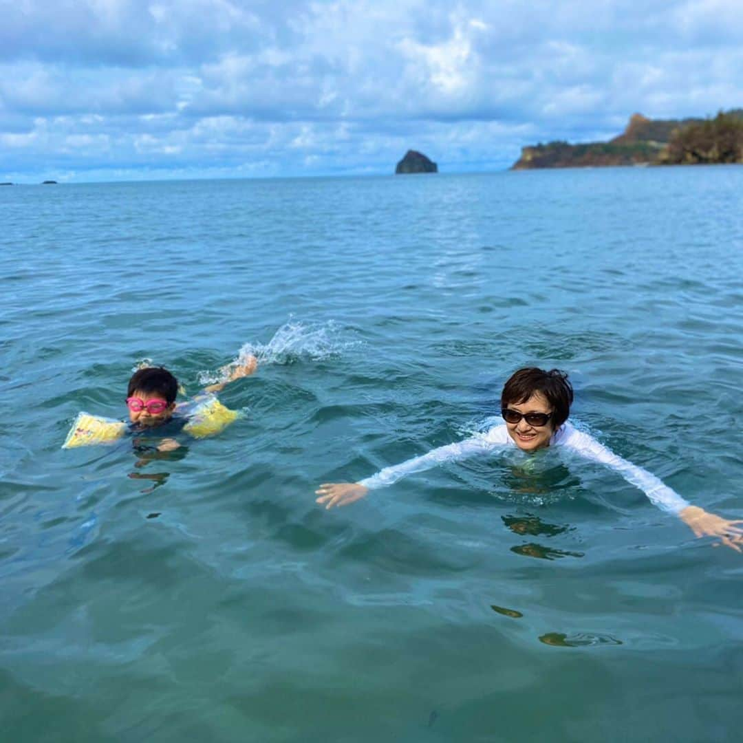 潮田玲子さんのインスタグラム写真 - (潮田玲子Instagram)「小笠原最終日、シーカヤックで海へ🏖 気持ちよかった〜😍🙌 #小笠原 #海遊び #波打ち際で #うちあがりました💦 #トドと言わないで🤣笑」10月30日 12時13分 - reikoshiota_official