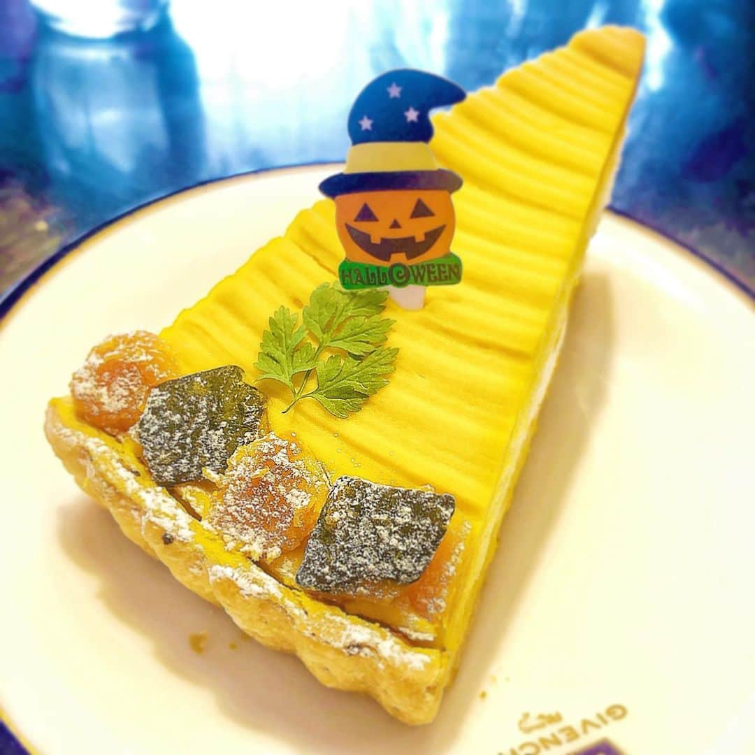 朝比奈南さんのインスタグラム写真 - (朝比奈南Instagram)「#halloween #cake #sweets #sweetstagram #ハロウィン　#デザート　#甘党　#スイーツ　#ケーキ」10月30日 12時22分 - minami_asahina