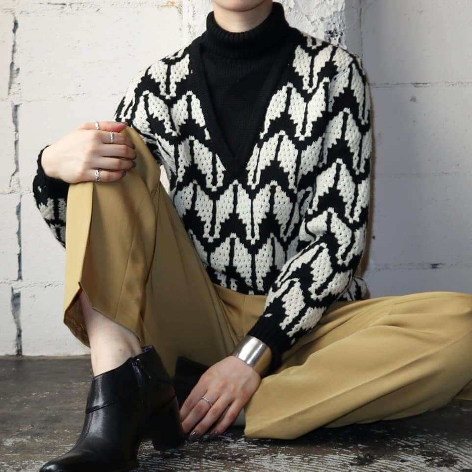 吉祥寺 古着屋 Orfeoのインスタグラム：「Vintage Pattern Sweater  #orfeo #kichijoji #tokyo #vintage #used #fashion #coordinate #outfit #オルフェオ #吉祥寺 #東京 #古着 #ヴィンテージ #ユーズド #ファッション #コーディネート  掲載商品のお問い合わせはメールにて承っております。コメント、DMでのお問い合わせは受け付けておりませんのでご了承ください。」