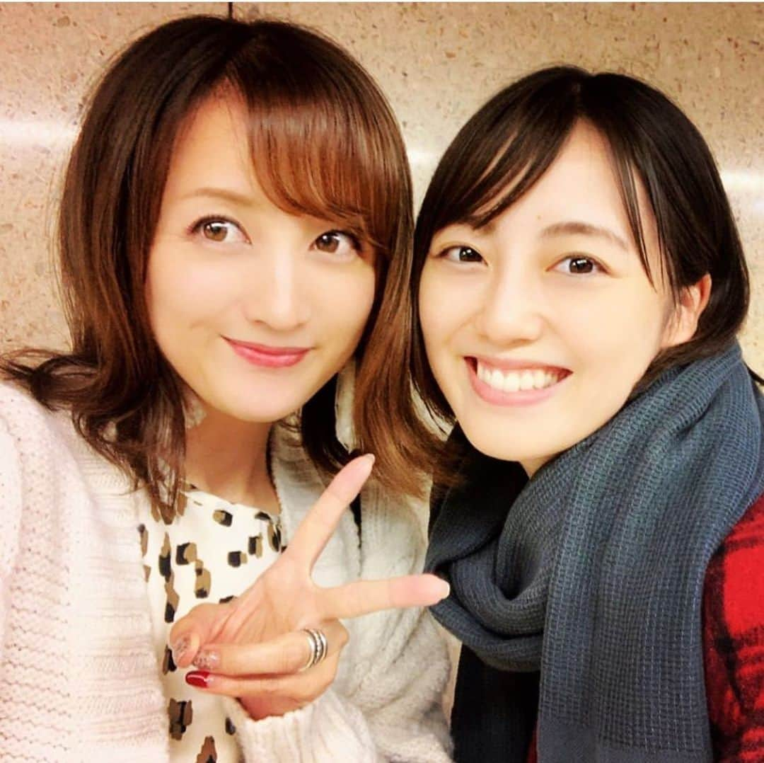 小松彩夏さんのインスタグラム写真 - (小松彩夏Instagram)「昨日は沢井さんとMANZAI魂という﻿ お笑いライブを観てきました😊‼️✨﻿ ﻿ 何組もの漫才を見れてとってもお得‼️笑﻿ しかもみんな面白い🤣🤣🤣﻿ ﻿ 普段コントをやっている方々の﻿ 漫才もみれて新鮮だったり😜﻿ ﻿ 2人でずっとケラケラ笑ってました😂﻿ 笑うって大事😆‼️笑﻿ 笑わせる芸人さんって本当すごいなー✨﻿ ﻿ 沢井さんとのデート楽しかったな💕﻿ よし、また行こっと😊💗🧡﻿ ﻿ #沢井美優 #デート #MANZAI魂 #漫才 #お笑い #お笑いライブ #わらふぢなるお #ダンピングヒーロー #ういろうプリン #ナンシンヨク #銀兵衛 #ジョウダンアオナナテンパイ #カナメストーン #おちもり #高校ズ #ニコ #赤もみじ #三日月マンハッタン #笑撃戦隊 #ティモンディ #ママタルト #侍スライス #エルカブキ #ニュークレープ #ぺこぱ #トムブラウン」10月30日 12時43分 - official_ayaka_502