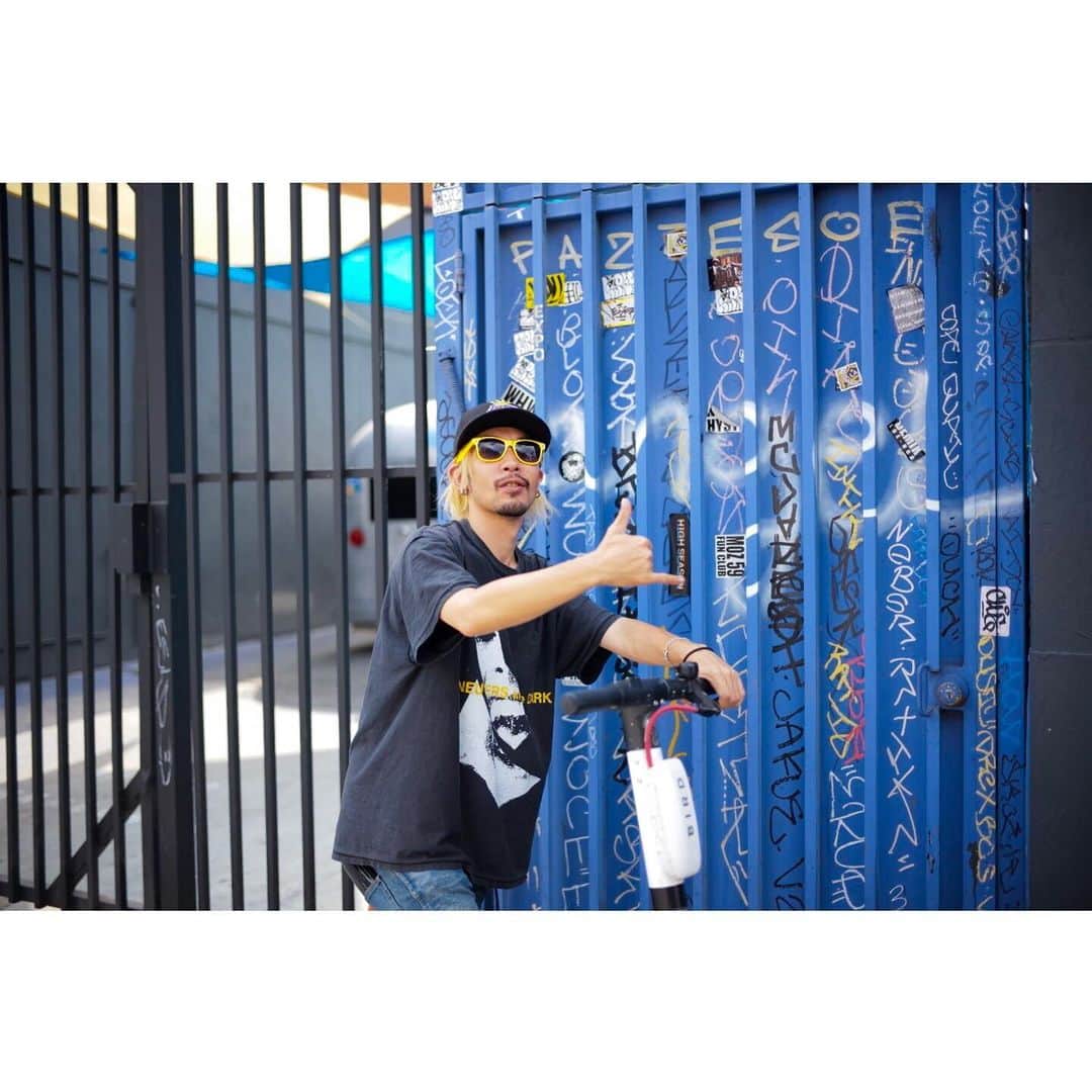 のインスタグラム：「🛴🎨😆 #artsdistrict @lukevicious 👍🎨 #lukevicious」