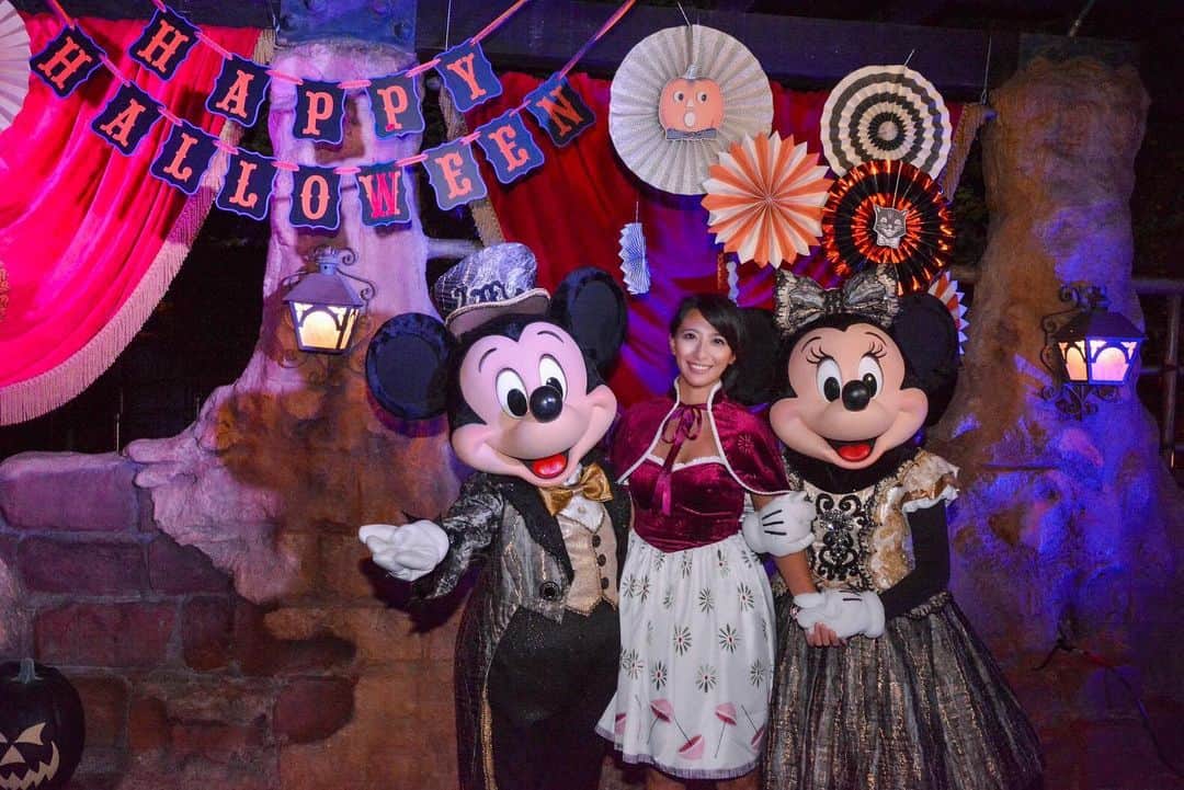 矢部あやのインスタグラム：「201809 4day  初アナハイムハロウィンパーティー！ お目当てのミキミニがまさかの香港コスでびっくりした。」