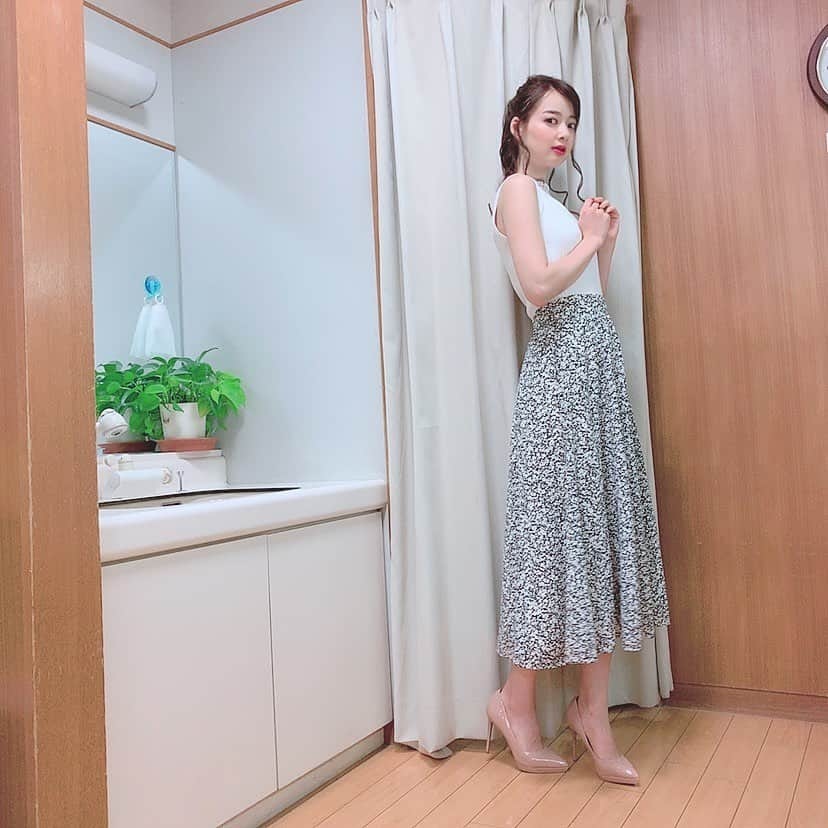 中城あすかさんのインスタグラム写真 - (中城あすかInstagram)「8/27の #ビジクリ衣装 です！ . 上下共に @jusglitty_official 👗 パンプスは @evol_official0 👠 でした！ . 衣装にも注目してね！ . #businessclick  #ビジネスクリック　 #ビジクリ #ビジネスクリック衣装 #ビジクリ衣装 #衣装 #jusglitty  #evol #babypure」10月30日 13時29分 - asukanakajo