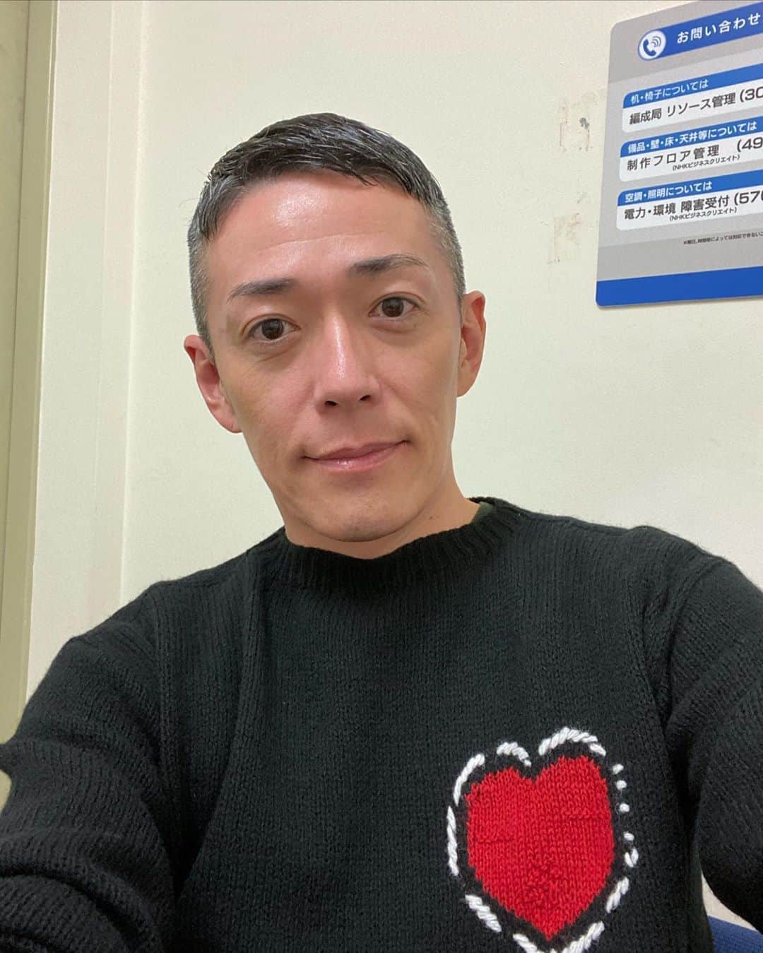 ピカ子さんのインスタグラム写真 - (ピカ子Instagram)「本日はNHK「ごごナマ」の生放送に来てます😊メイクコーナーもありまーす💄 衣装は #prada  のセーター、#tomford のボトムを合わせてみました😊ボトム写ってませんが。。。笑  #ごごナマ　#NHK #MAKE #」10月30日 13時32分 - pikaco_makeup