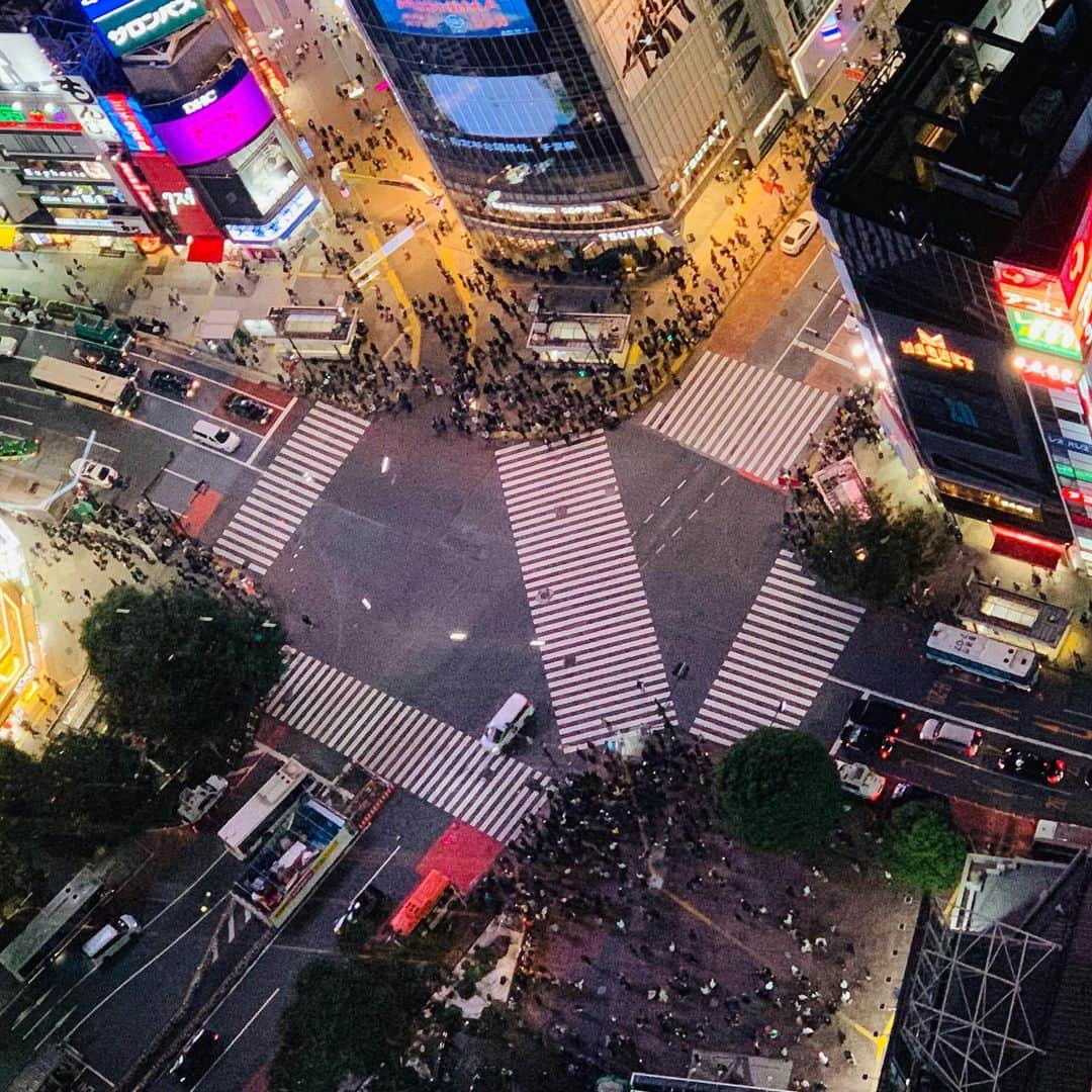 安珠さんのインスタグラム写真 - (安珠Instagram)「東京一の眺め 地元が誇らしい💖﻿ ﻿ ‪#渋谷スクランブルスクエア‬﻿ ‪#SHIBUYASKY‬﻿ #渋谷スカイ﻿ #Trickphotospot﻿」10月30日 13時45分 - anjuphotographer