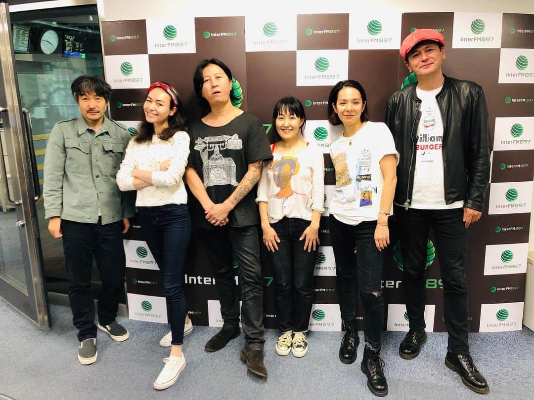 のインスタグラム：「10/28のゲストは児玉奈央さん！！ 今日はバンド編成でスタジオ生ライブしてもらいました！！ めちゃくちゃ贅沢でした！  #ジョージとシャウラ #interfm897」