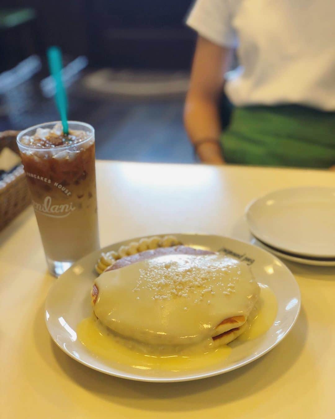 西村いちかさんのインスタグラム写真 - (西村いちかInstagram)「前にみんなで旅行した時に遠くて諦めた パンケーキ屋さん🥞 ドライブ中に翔子が見つけて、わーい！！！って行ってきました✨ 美味しかった💓 #paanilani #cafe」10月30日 14時03分 - ichika_nishimura
