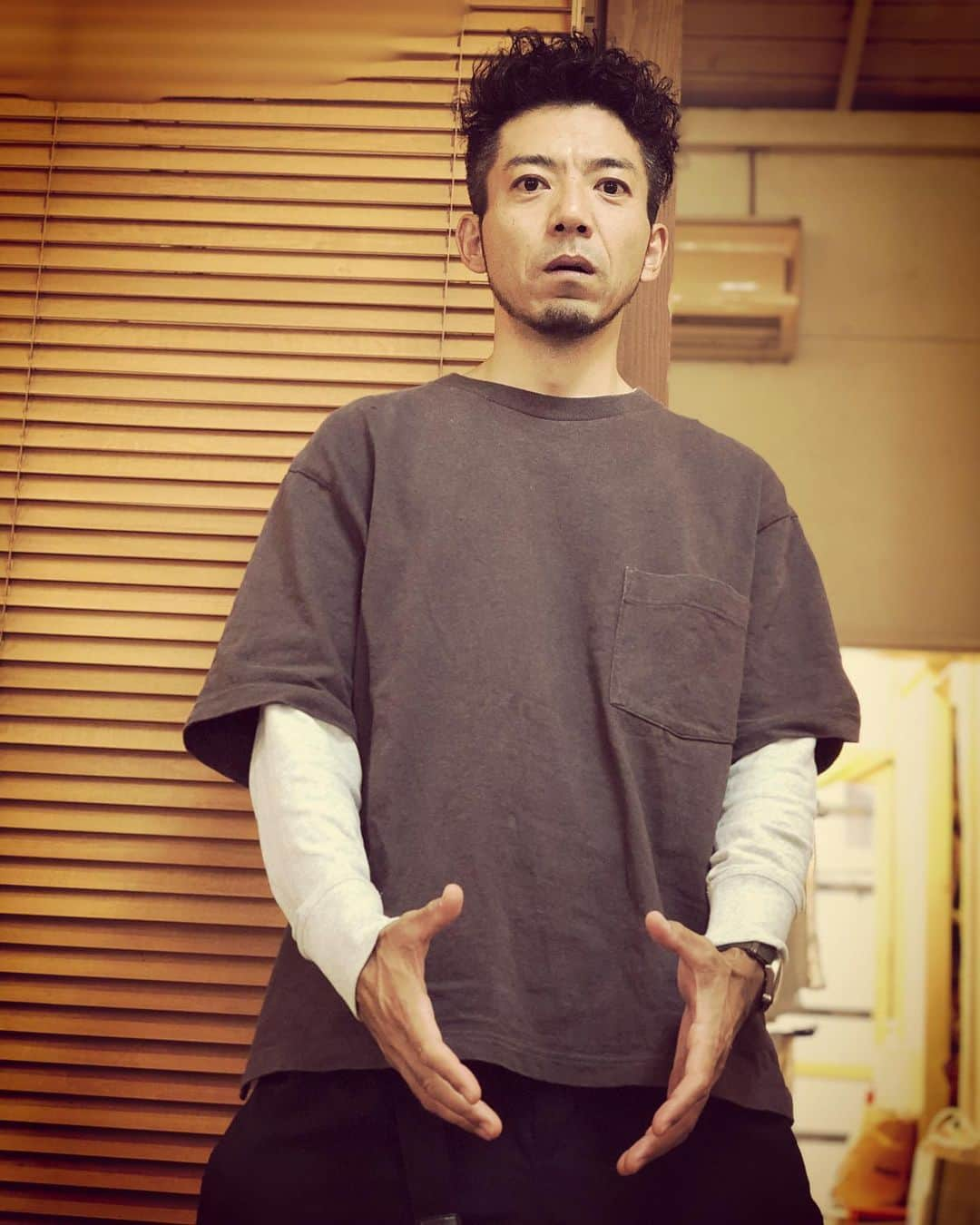 杉本知香さんのインスタグラム写真 - (杉本知香Instagram)「大きなイチモツポーズ🤪  相変わらず板尾さんそっくりだけど たま〜に木村拓哉に似てるって言われるらしい。。。😅(爆)  #中目黒美容室 #どぶろっく森#どぶろっく #キングオブコント2019 #キングオブコント #チャンピオン #大きなイチモツ#もしかしてだけど #板尾創路#木村拓哉」10月30日 14時06分 - sugimotoc