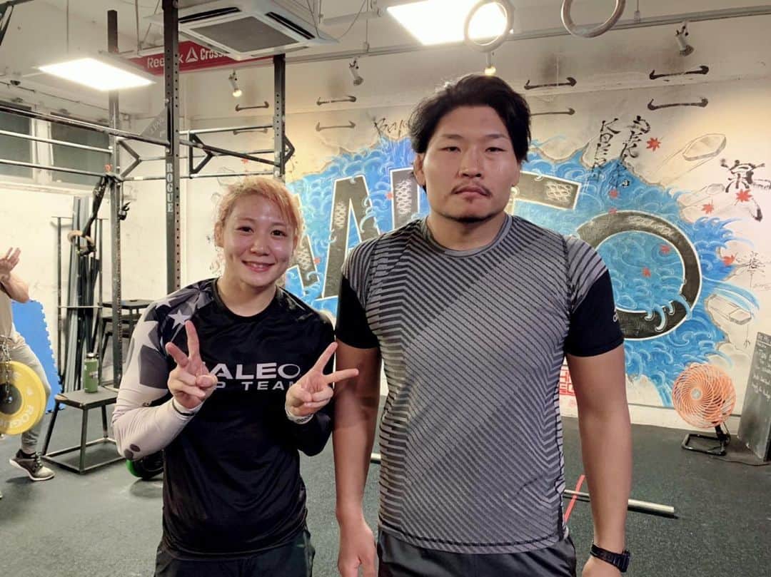 のインスタグラム：「. ラグビーW杯で活躍された、稲垣選手がHALEO代官山にいらしていて写真を撮って頂きました🥺 忙しいなか、ありがとうございます！！ . 素人ながらTVで観て競技の凄さと過酷さにすごく衝撃を受けました！ 胸が熱くなりました。 . . 感動と勇気と興奮をありがとうございました！！！✨ . . #HALEO #TEAMHALEO #HALEODAIKANYAMA #ラグビー #rugby  #rugbyworldcup  #稲垣啓太  選手 #mma #総合格闘技 #ありがとうございます #感動 #興奮」