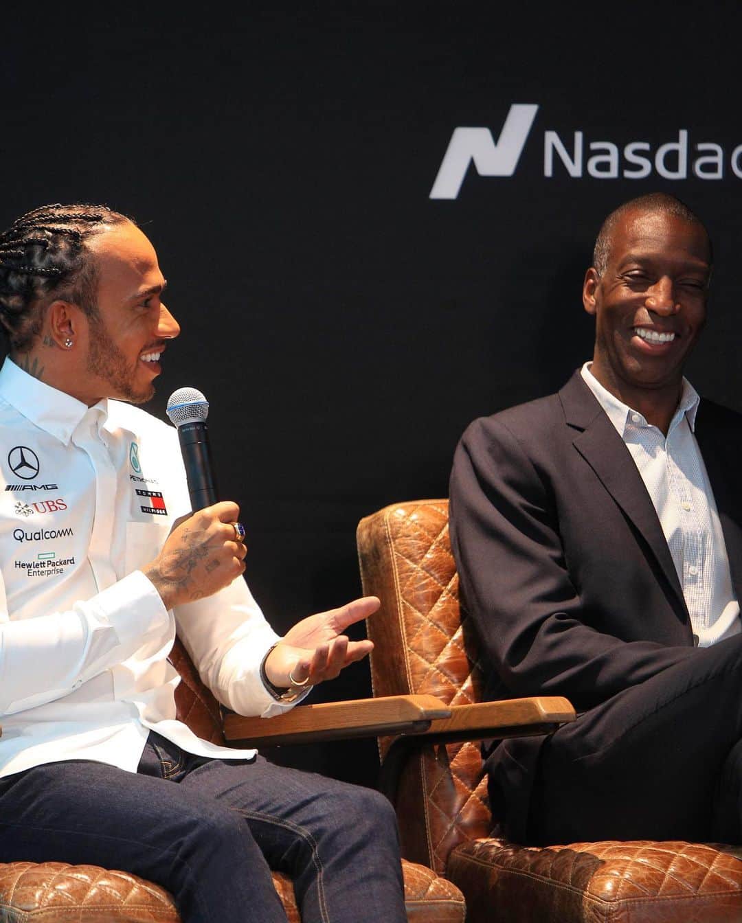 MERCEDES AMG PETRONASさんのインスタグラム写真 - (MERCEDES AMG PETRONASInstagram)「A big day in the Big Apple 🍎Toto and @lewishamilton are in NYC for the @mercedesbenz Motorsport CEO Forum at the @nasdaq MarketSite. 🏙 A fantastic opportunity to learn from inspiring brands and individuals to keep raising our game! 👊 Awesome to hear from Michael Johnson, @chrisfroome, Mr @thomasjhilfiger, @georgekurtz, Sir Dave Brailsford and more 💪 • #MercedesAMGF1 #MercedesAMG #F1 #PETRONASmotorsports #LH44 #NewYork #NYC #USGP」10月31日 1時45分 - mercedesamgf1