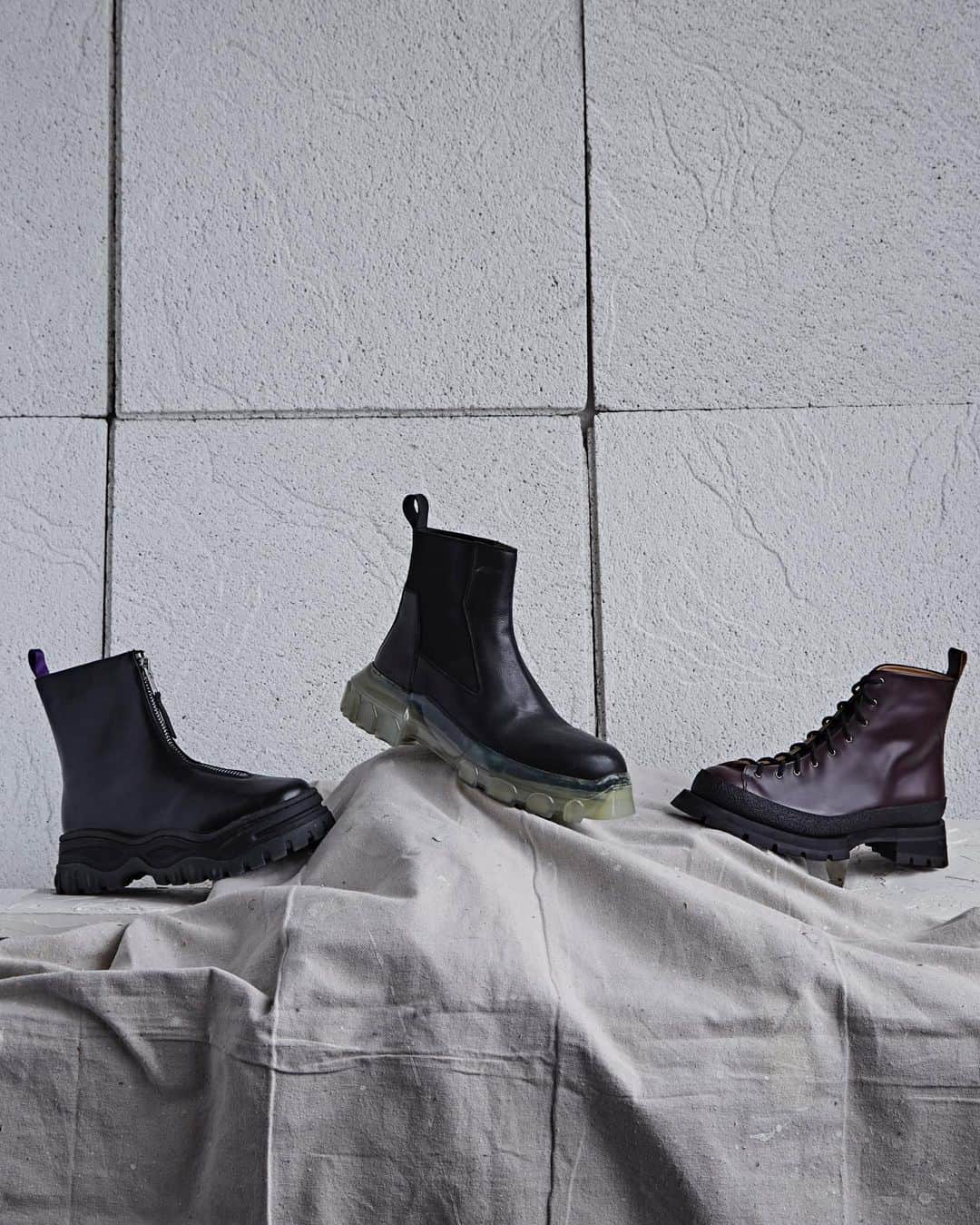 バーニーズ・ニューヨークのインスタグラム：「Sole searching for the perfect hiker.」