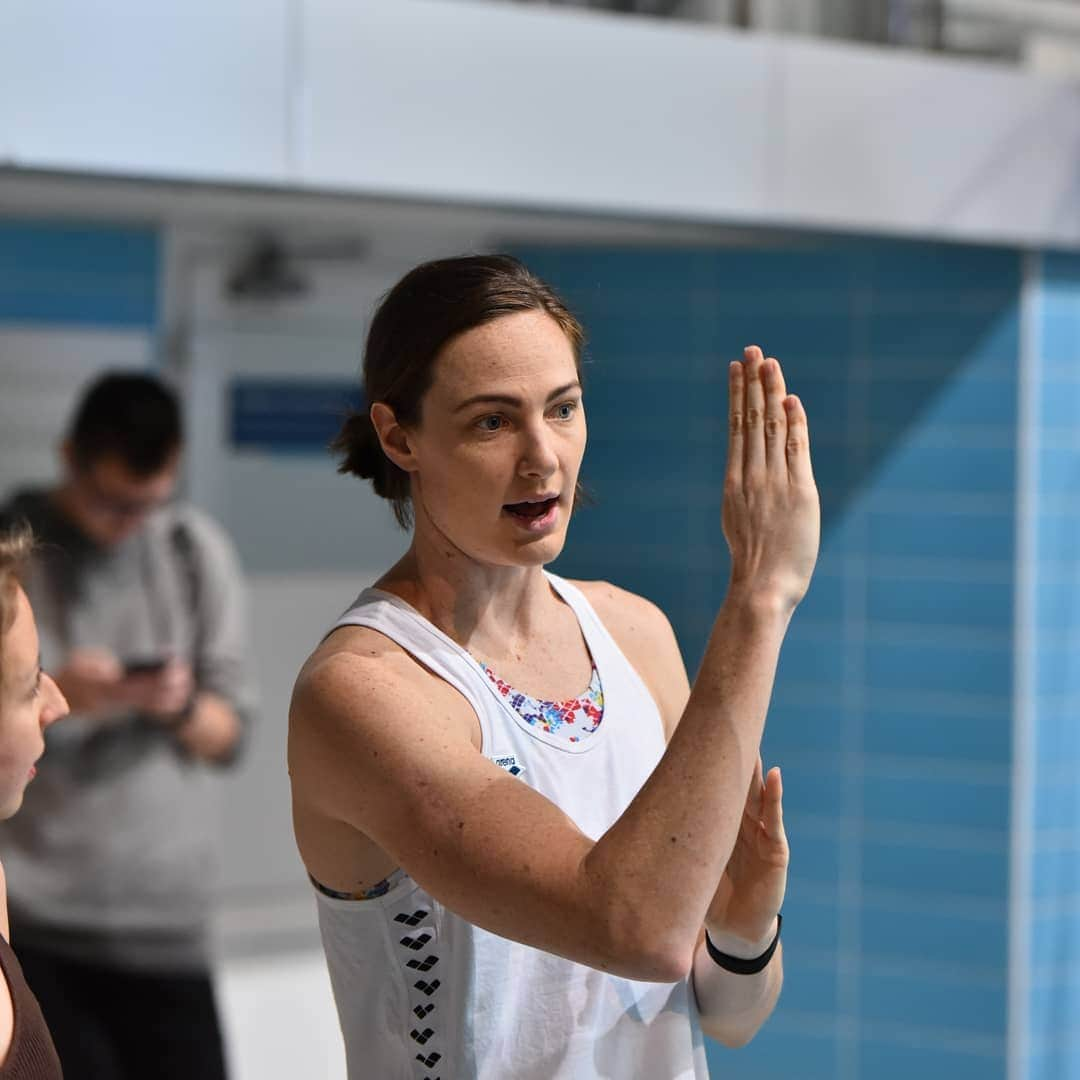 ケイト・キャンベルさんのインスタグラム写真 - (ケイト・キャンベルInstagram)「So much fun doing a swim clinic in Kazan before the start of the World Cup competition. What do you think of my coaching gestures? Are they up to standard? 🙈😛 . @fina1908 #SWC19」10月31日 0時19分 - cate_campbell