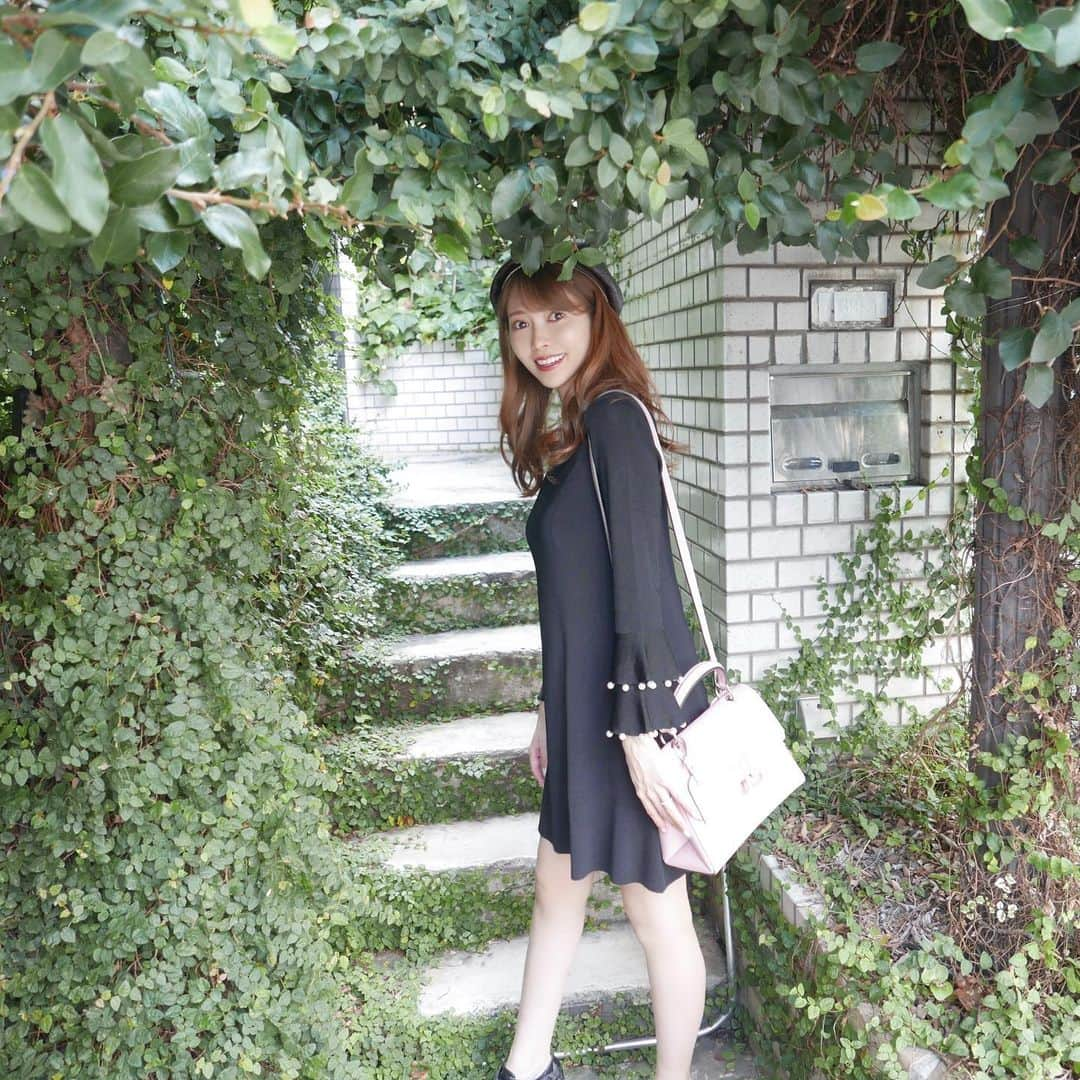 清水愛美さんのインスタグラム写真 - (清水愛美Instagram)「緑に囲まれると 落ち着きます😊🌲笑 * 田舎育ちなもので。。。😉笑 * #森林浴 #田舎育ち ← #虫は苦手 です😅 #zara #louisvuitton  #ca4la」10月31日 1時11分 - manami_s0902