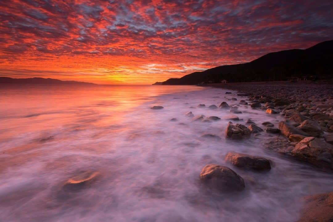 National Geographic Travelさんのインスタグラム写真 - (National Geographic TravelInstagram)「Photo by @michaelmelford | I’ve seen many sunrises, but this one on the shore of the Gulf of California was one of the 10 best sunrises of all! What makes a good sunrise? There have to be clouds high enough in the sky for the sun to illuminate them from underneath as it rises. With the sensitivity of a digital sensor, we can actually get amazing shots even before our eyes register the color. #beauty #sunrise #baja #mexico」10月31日 1時11分 - natgeotravel