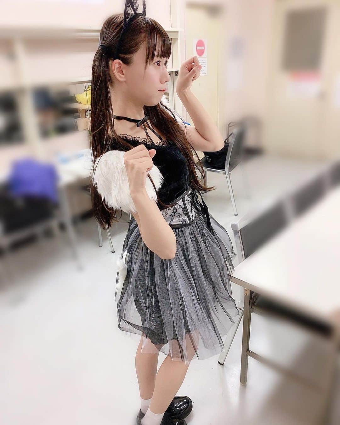 宮内桃子さんのインスタグラム写真 - (宮内桃子Instagram)「衣装ありがとうございます🐱❤︎ #pr」10月31日 1時11分 - bakemonomomo