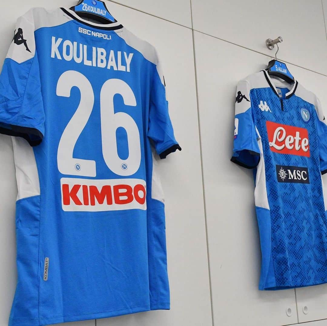 SSCナポリさんのインスタグラム写真 - (SSCナポリInstagram)「Shirts are ready 👕 💙 #ForzaNapoliSempre」10月31日 1時20分 - officialsscnapoli