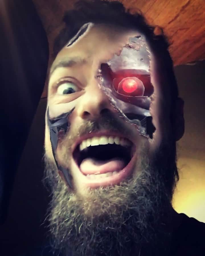 ロス・マーカンドのインスタグラム：「¡🤖!」