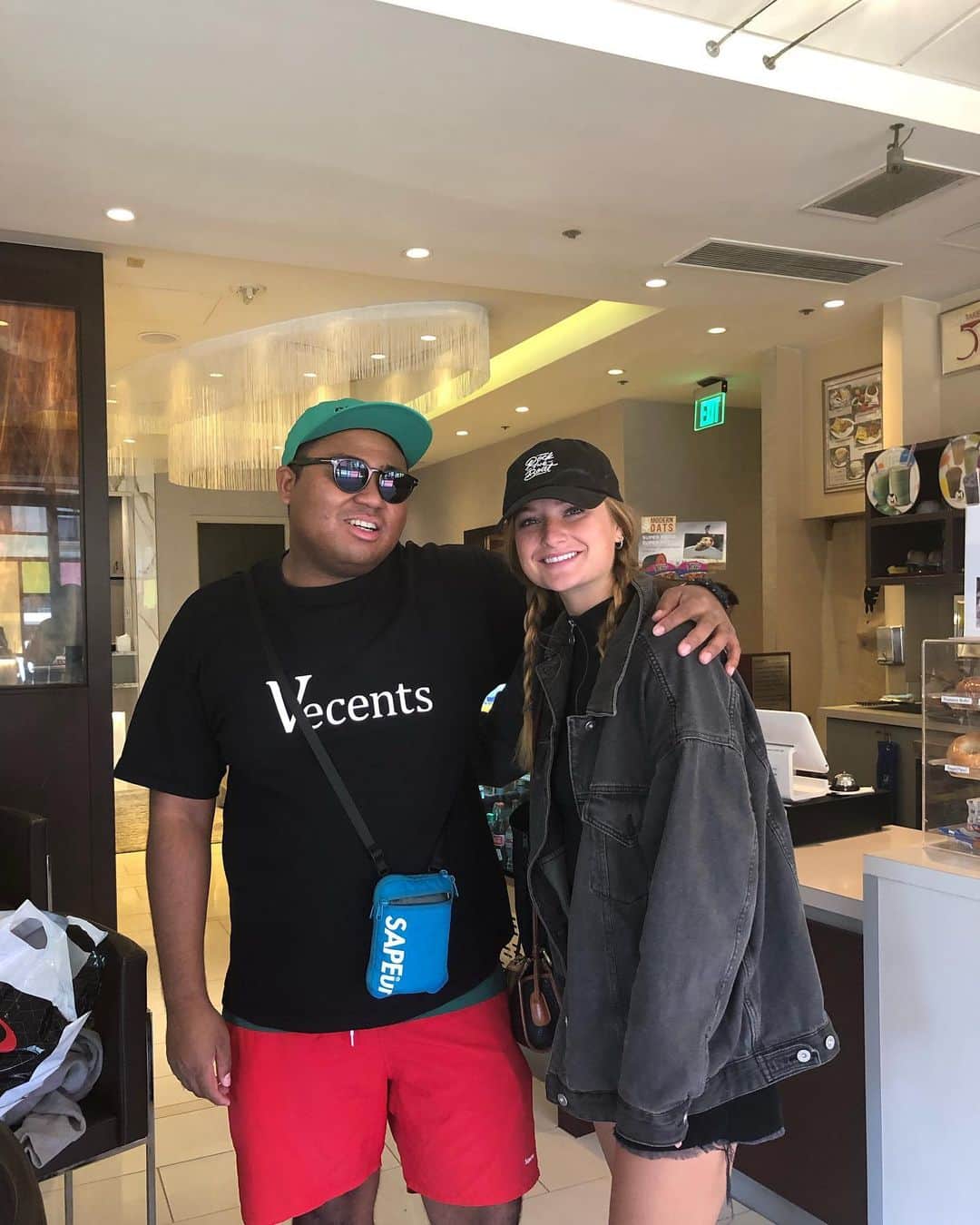 アントニーのインスタグラム：「ロサンゼルスで彼女候補出来た  #アントニーのロサンゼルス滞在記 #さて #ここから言葉の壁を越えられるのか？」