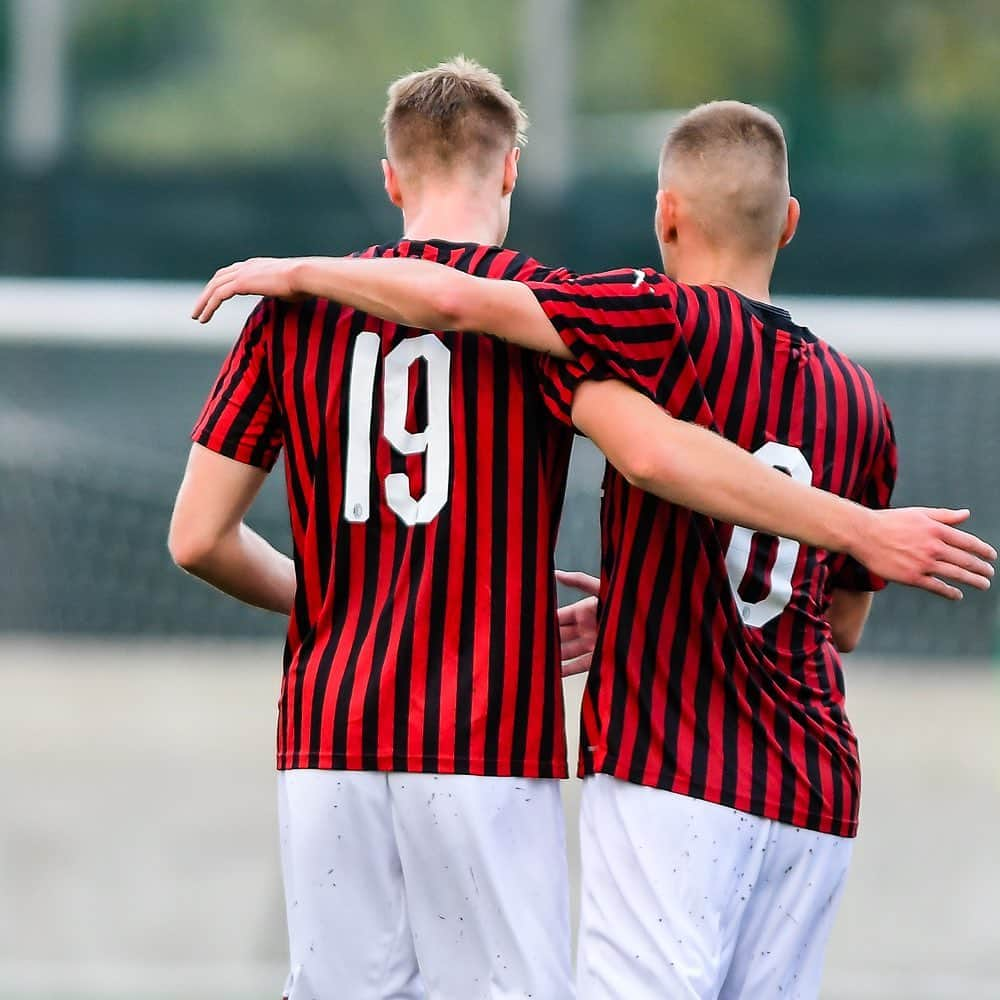 ACミランさんのインスタグラム写真 - (ACミランInstagram)「5 goals ⚽✅ Victory 👊🏻✅ Next round 🔜 #MilanPrimavera #PrimaveraTIMCup #ChecklistDay」10月31日 1時25分 - acmilan